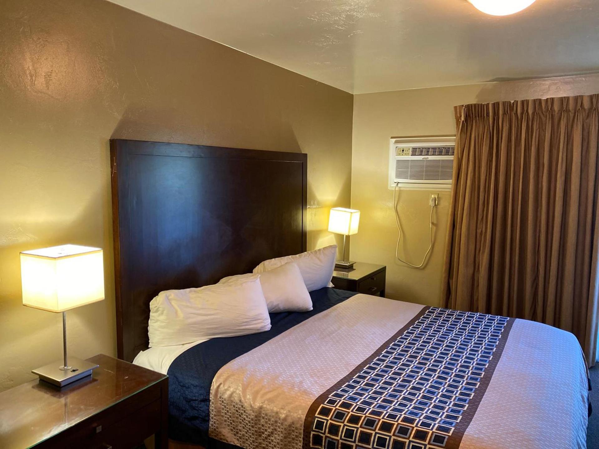 Vino Inn & Suites photo 32