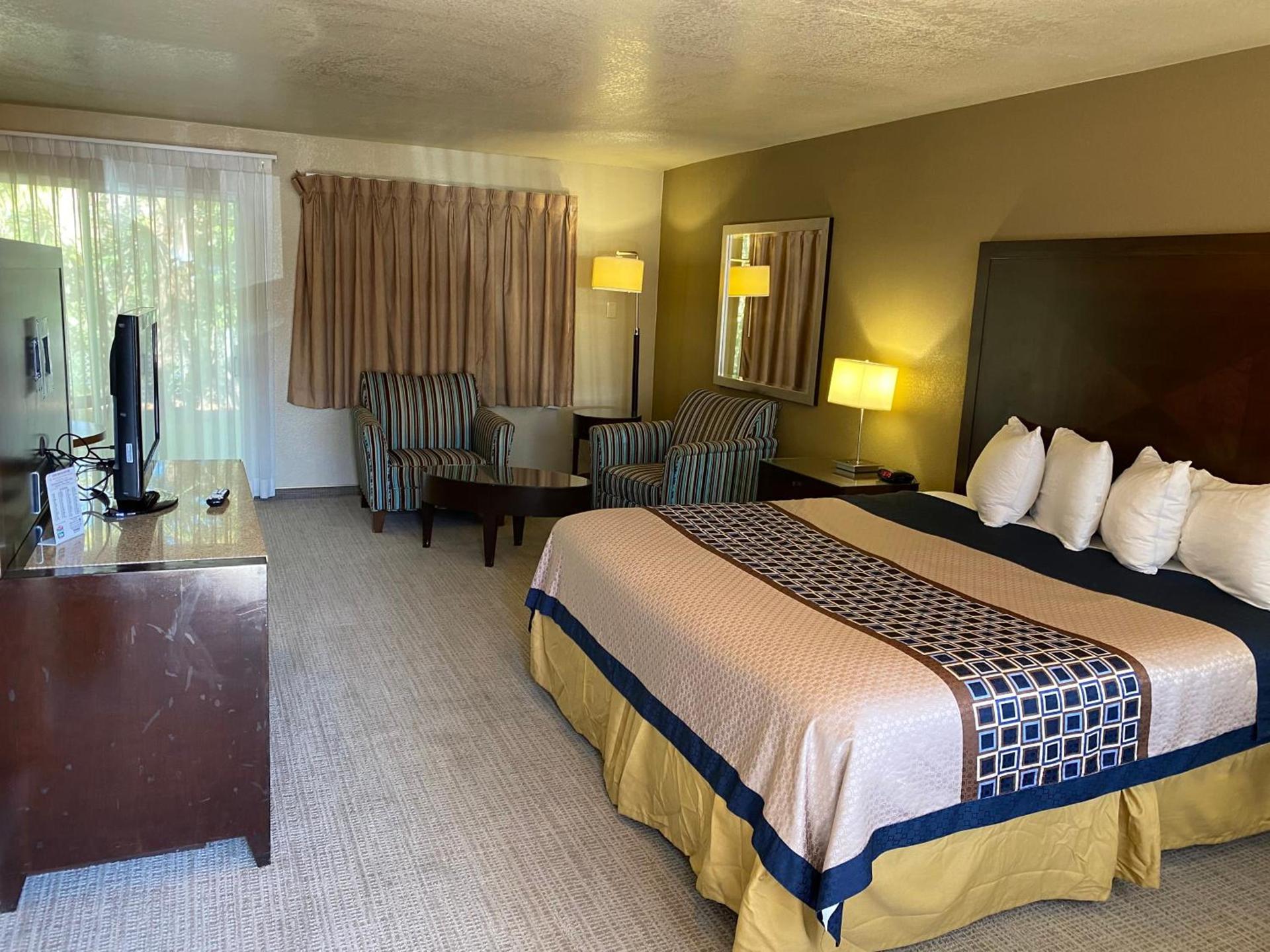 Vino Inn & Suites photo 35