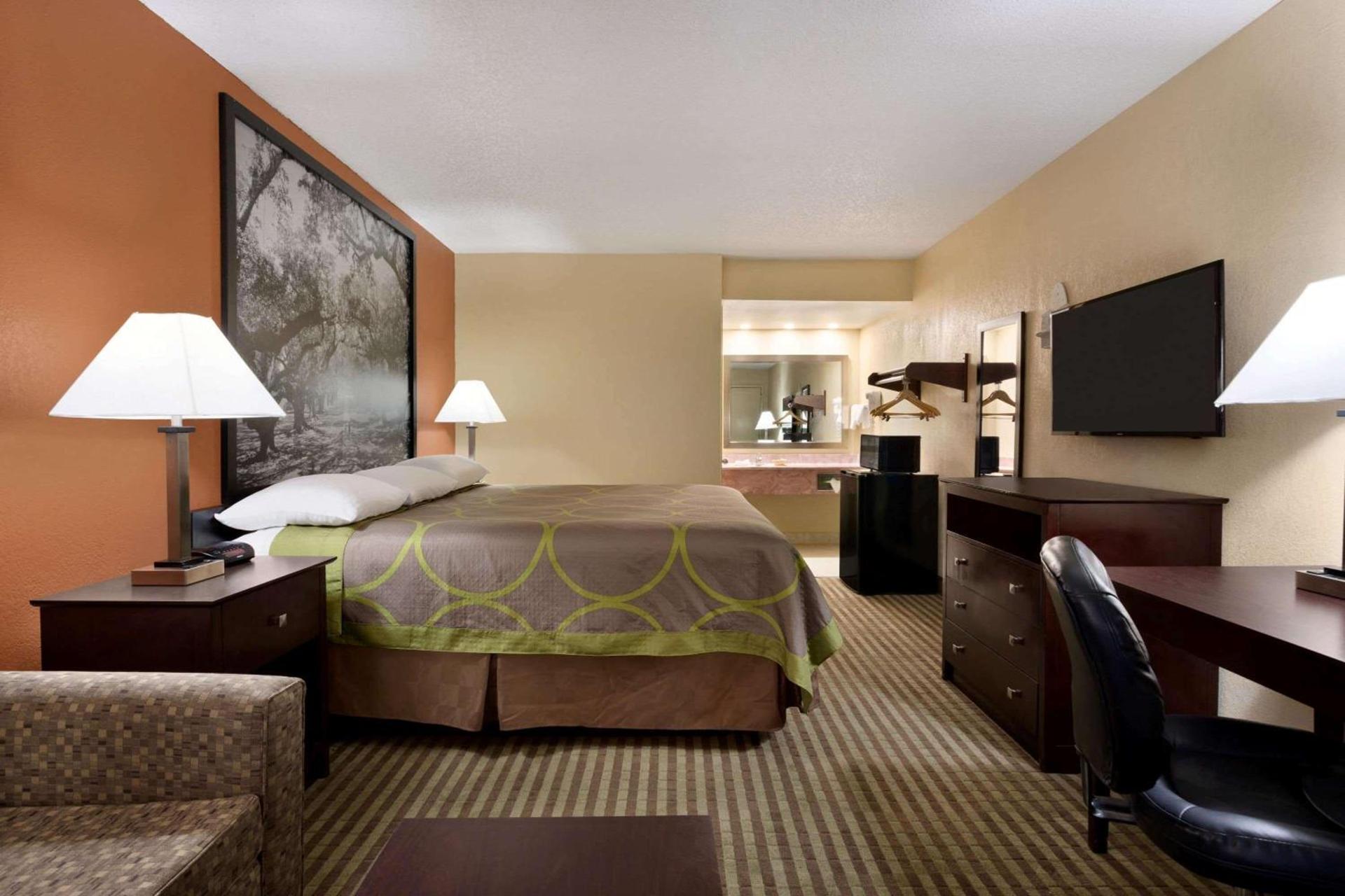 Super 8 by Wyndham Ruston photo 12
