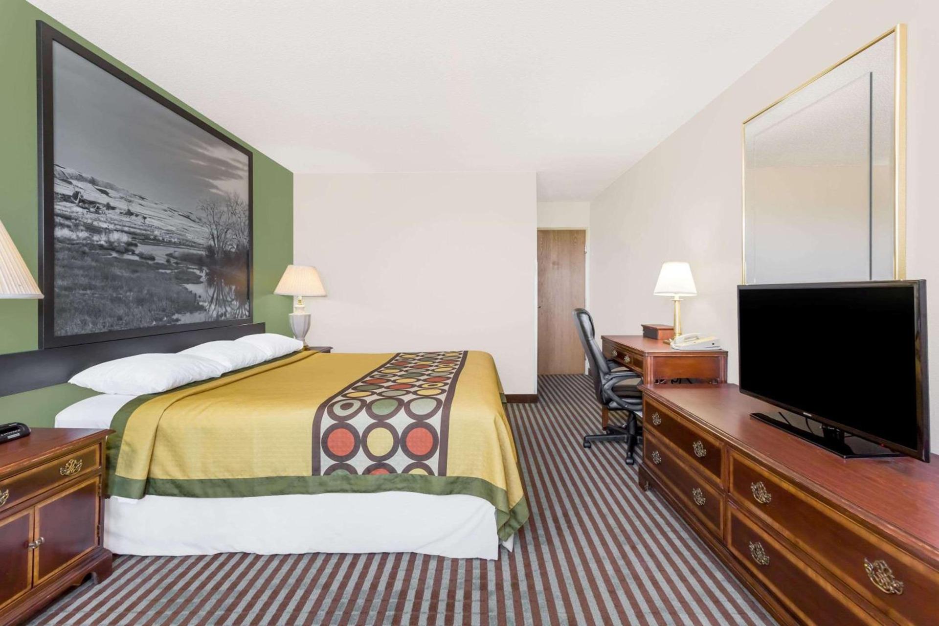 Super 8 by Wyndham Lexington photo 6