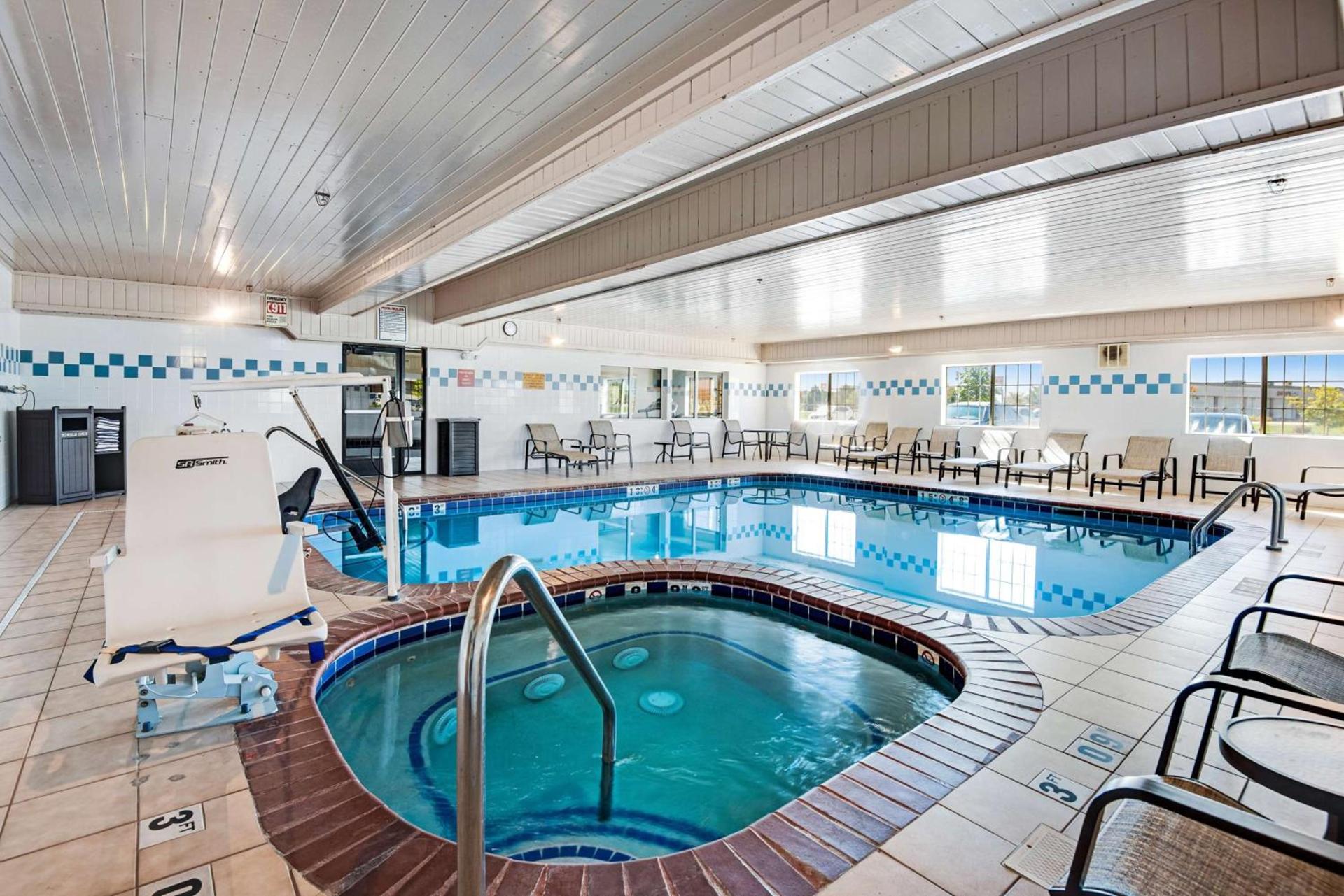 Best Western Firestone Inn & Suites photo 2