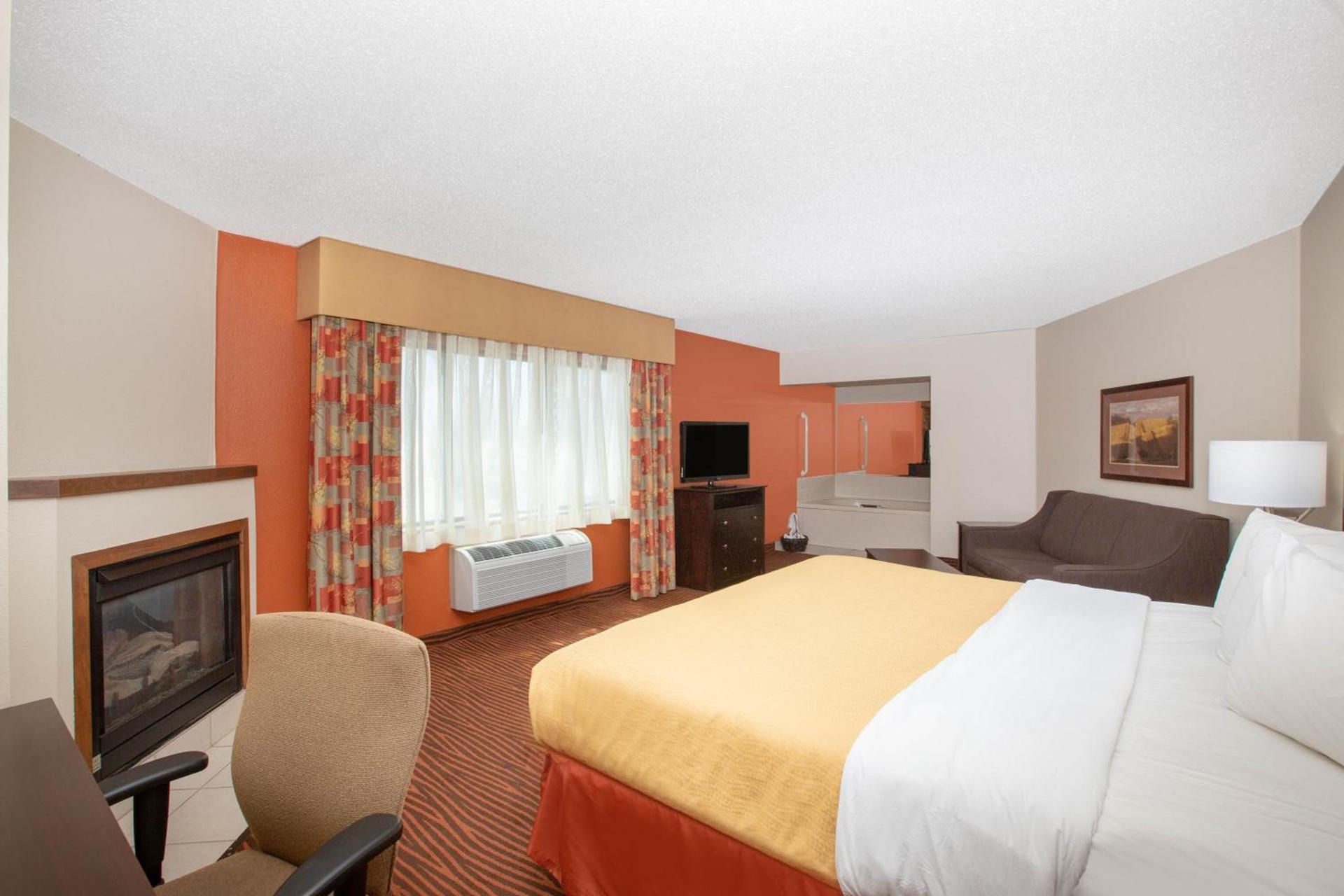 AmericInn by Wyndham Muscatine photo 55