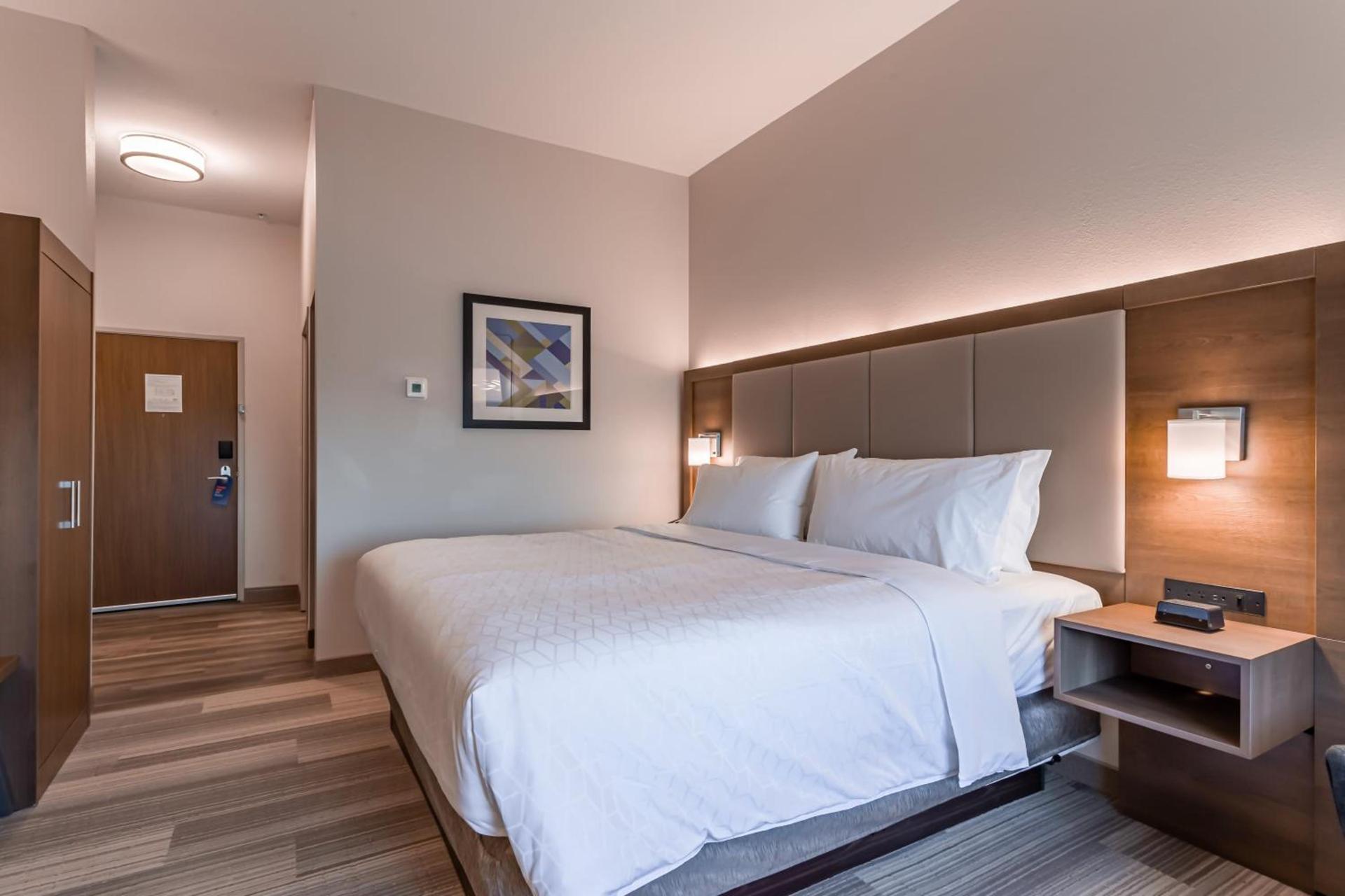 Holiday Inn Express & Suites - Columbus - Worthington by IHG photo 39
