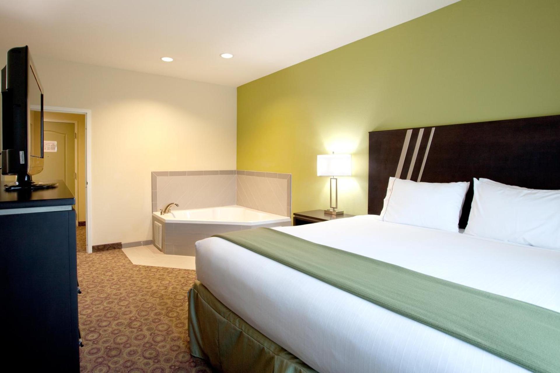 Holiday Inn Express Hotel & Suites Clemson - University Area by IHG photo 15