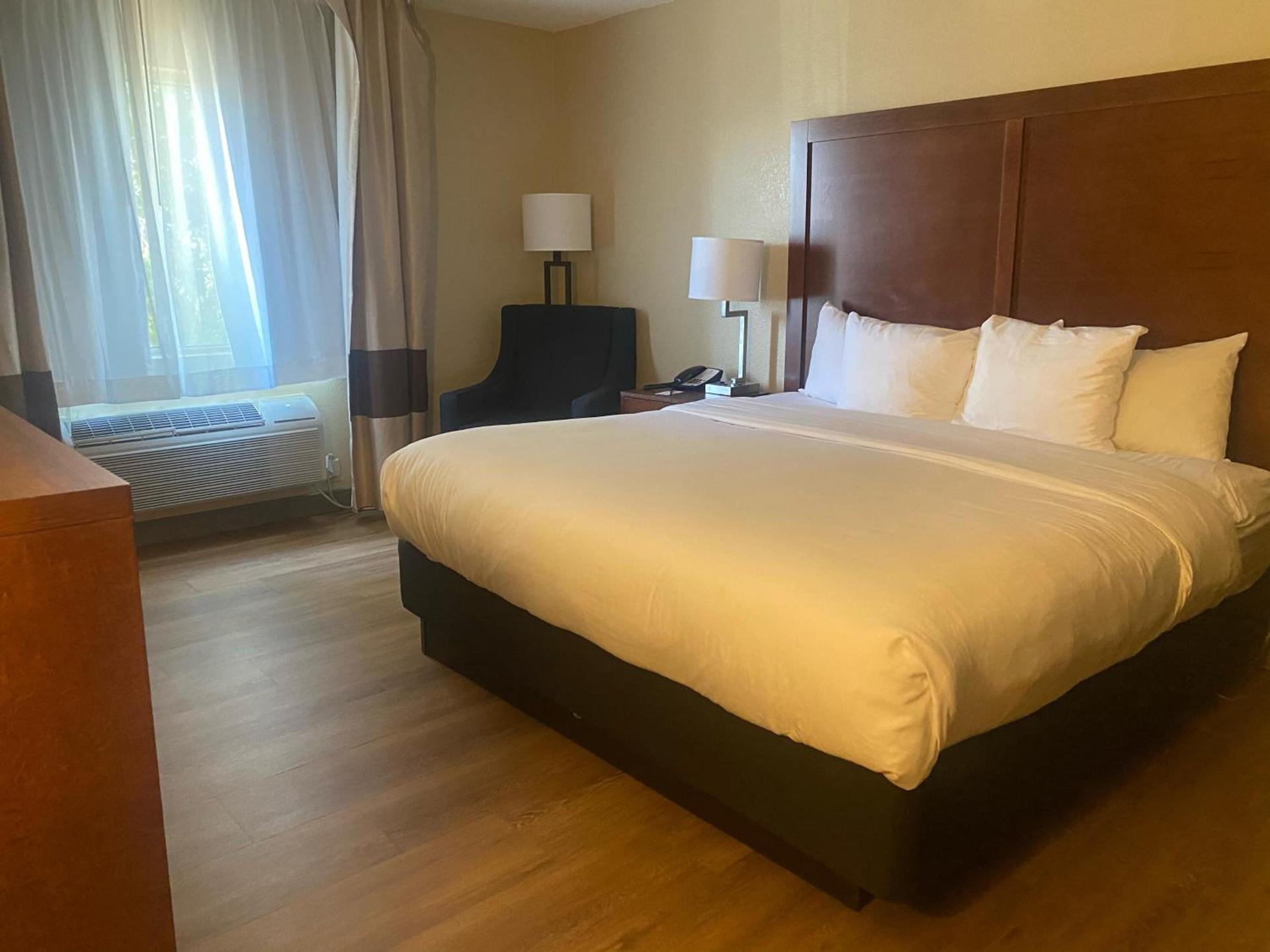 Comfort Inn & Suites Phoenix North - Deer Valley photo 34