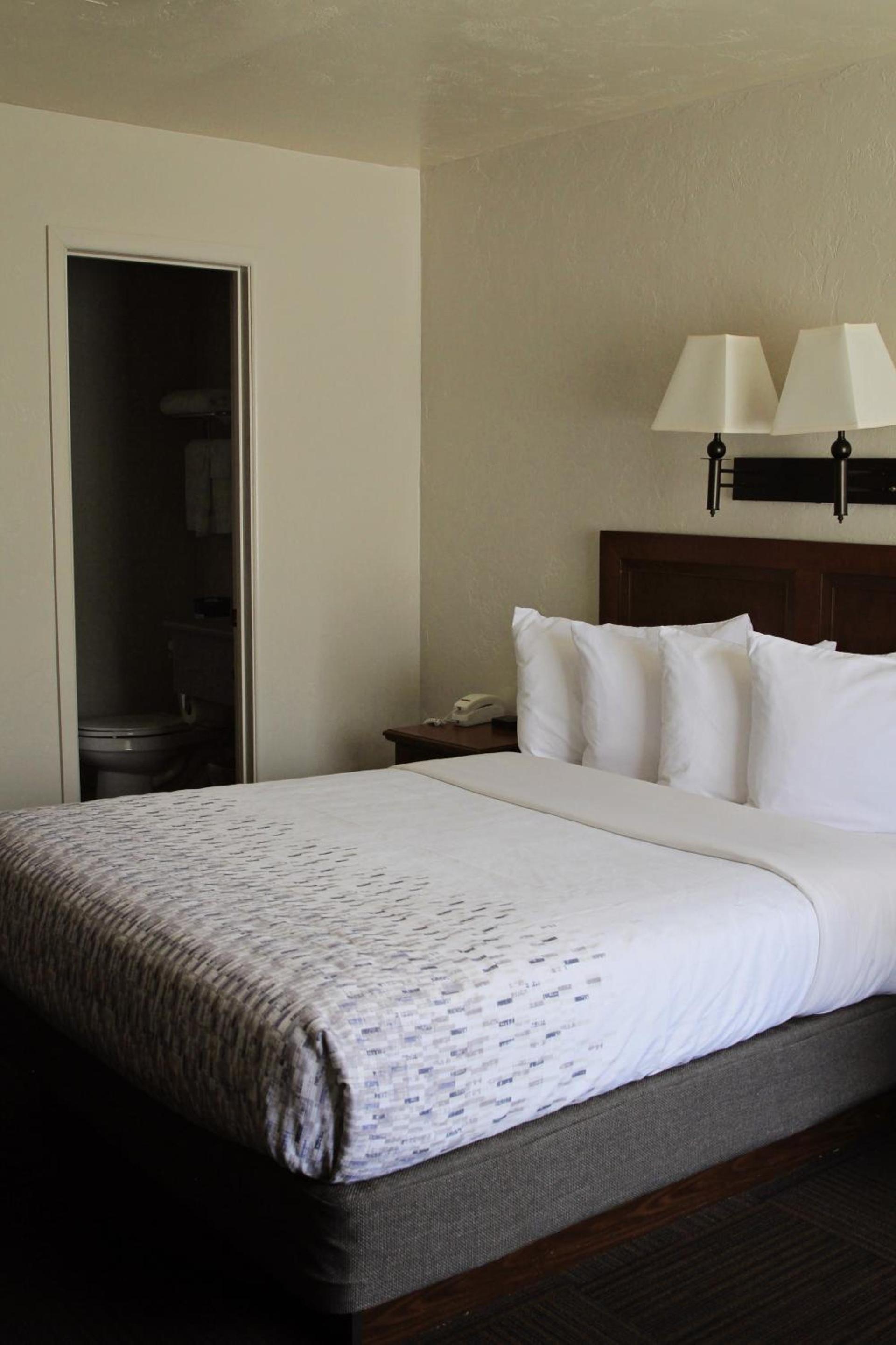 Bowen Motel photo 13