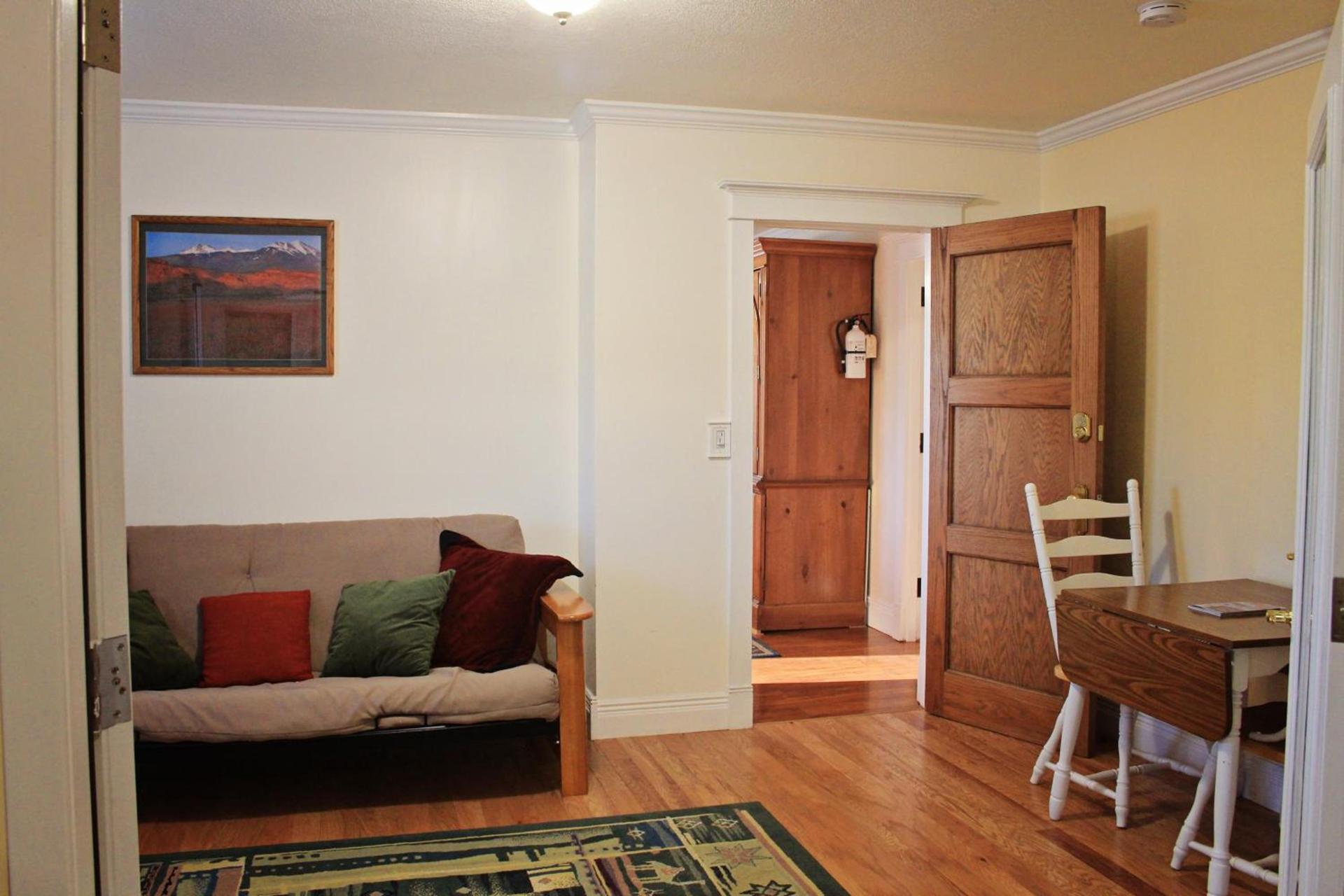 Bowen Motel photo 41