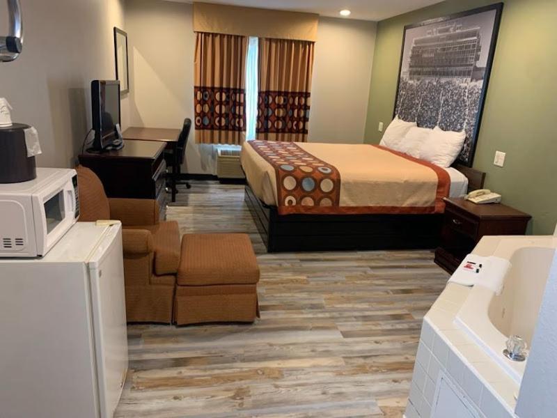 Super 8 by Wyndham Frankfort IN photo 13