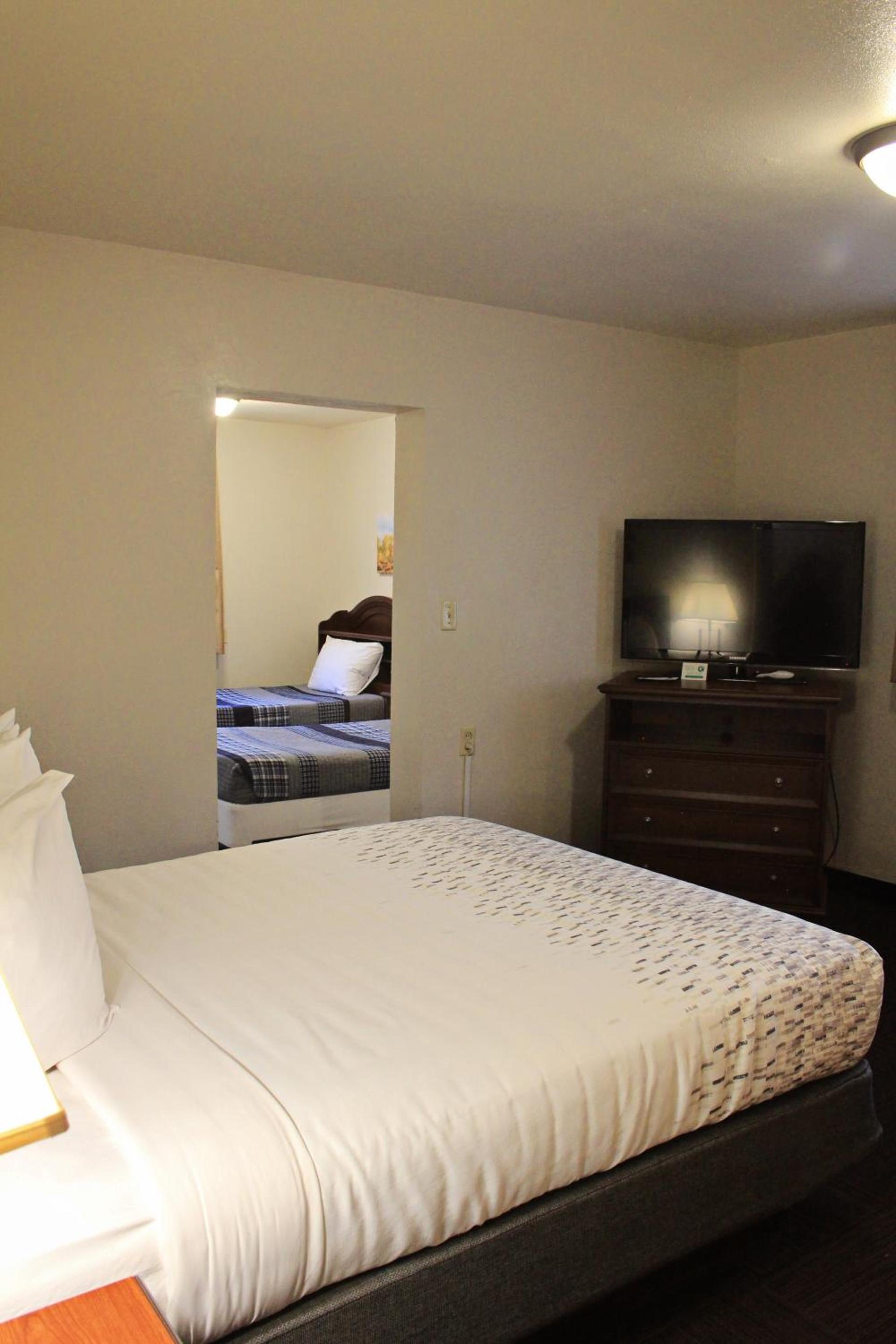 Bowen Motel photo 64