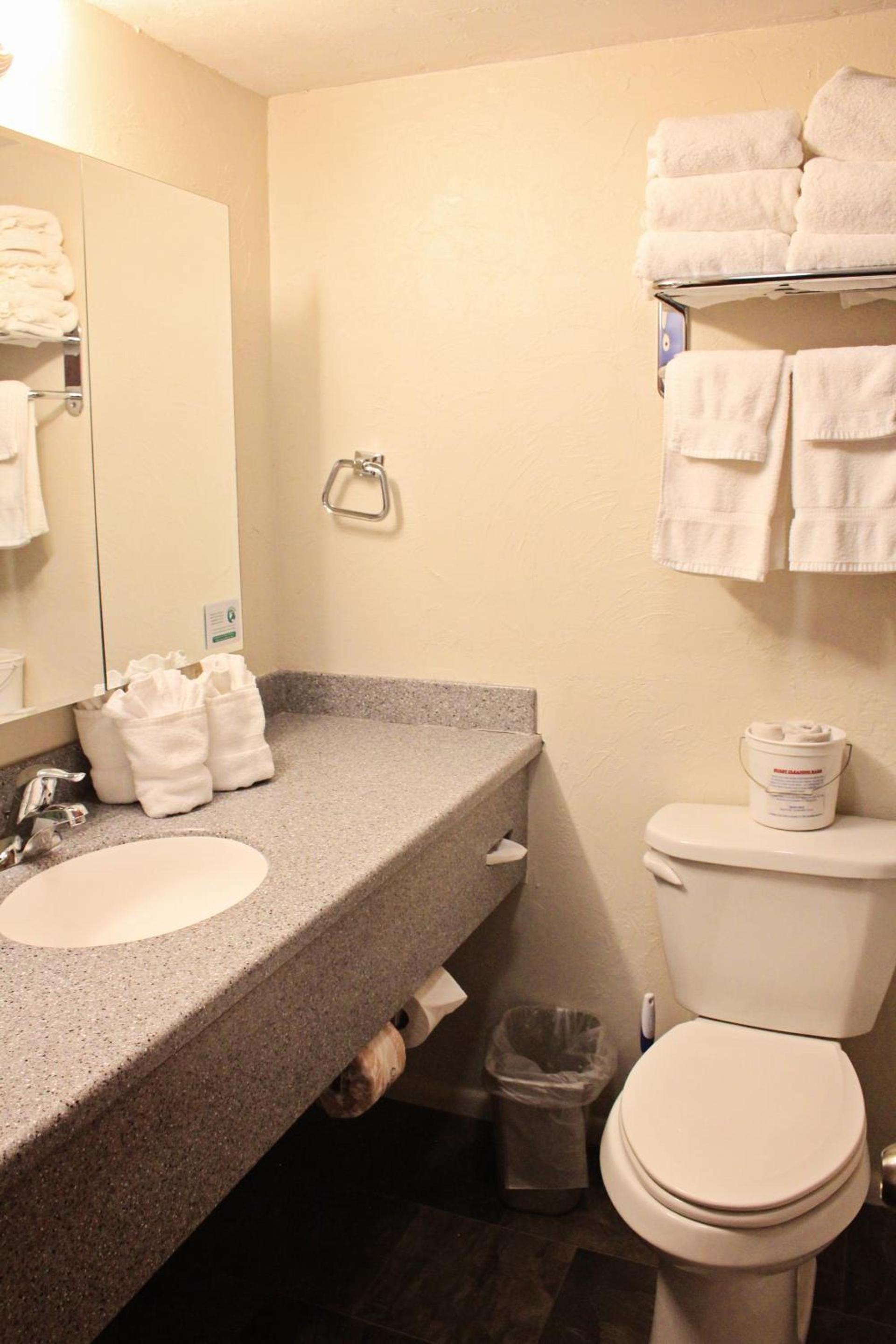 Bowen Motel photo 63
