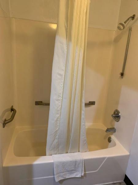 Super 8 by Wyndham Frankfort IN photo 15
