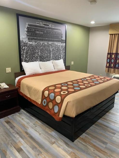 Super 8 by Wyndham Frankfort IN photo 14