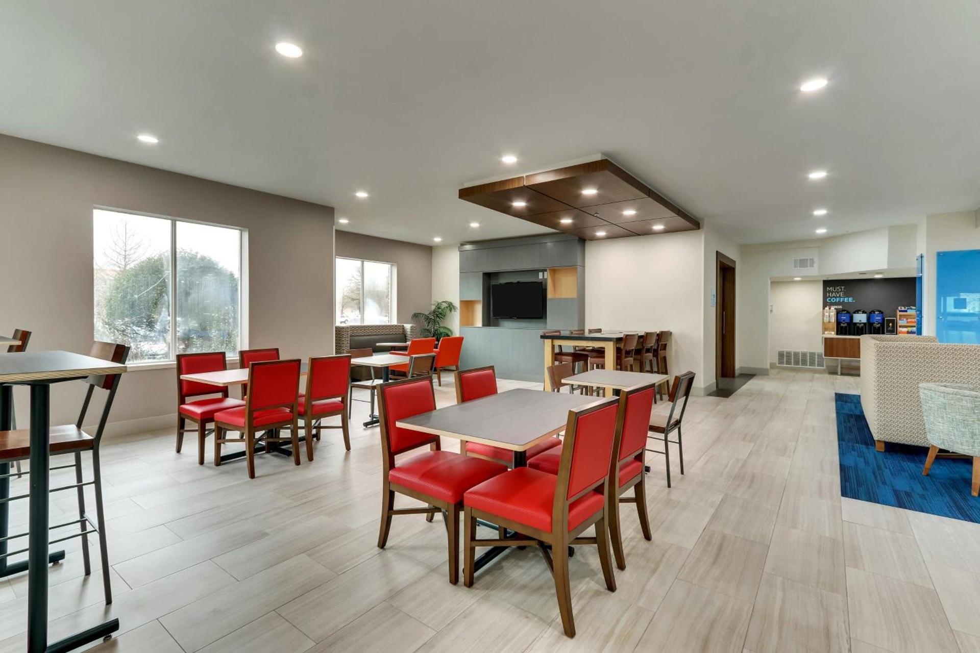 Holiday Inn Express & Suites Waxahachie by IHG photo 40