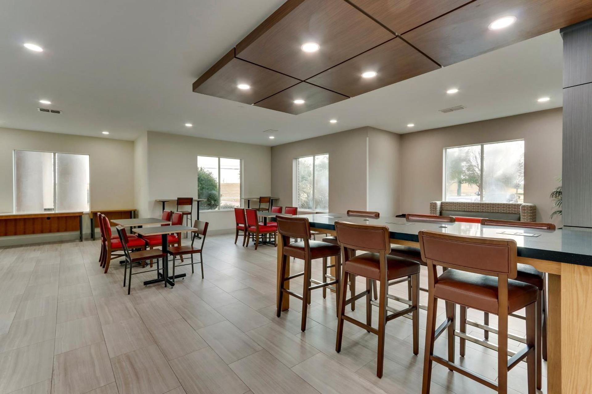 Holiday Inn Express & Suites Waxahachie by IHG photo 49