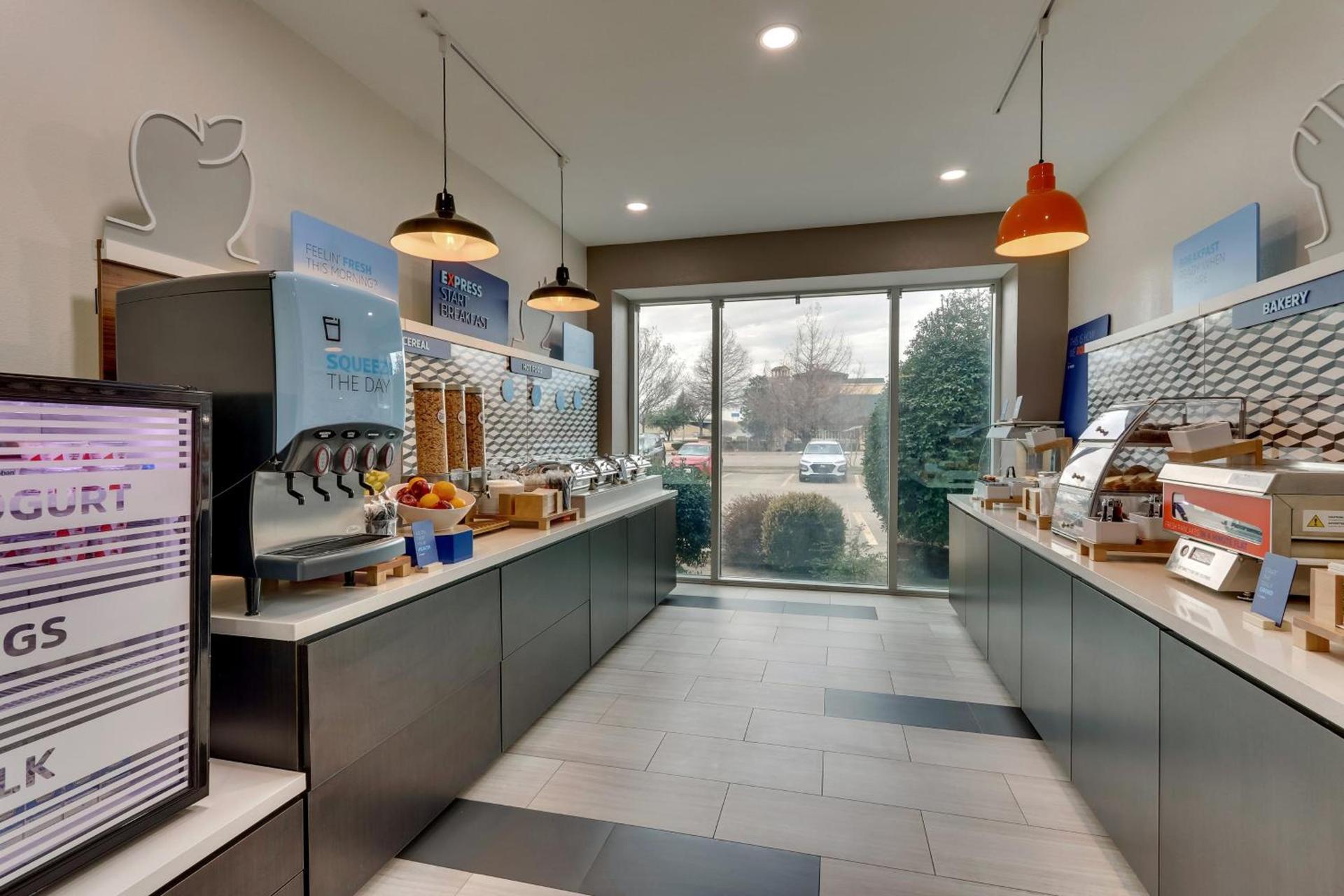 Holiday Inn Express & Suites Waxahachie by IHG photo 28