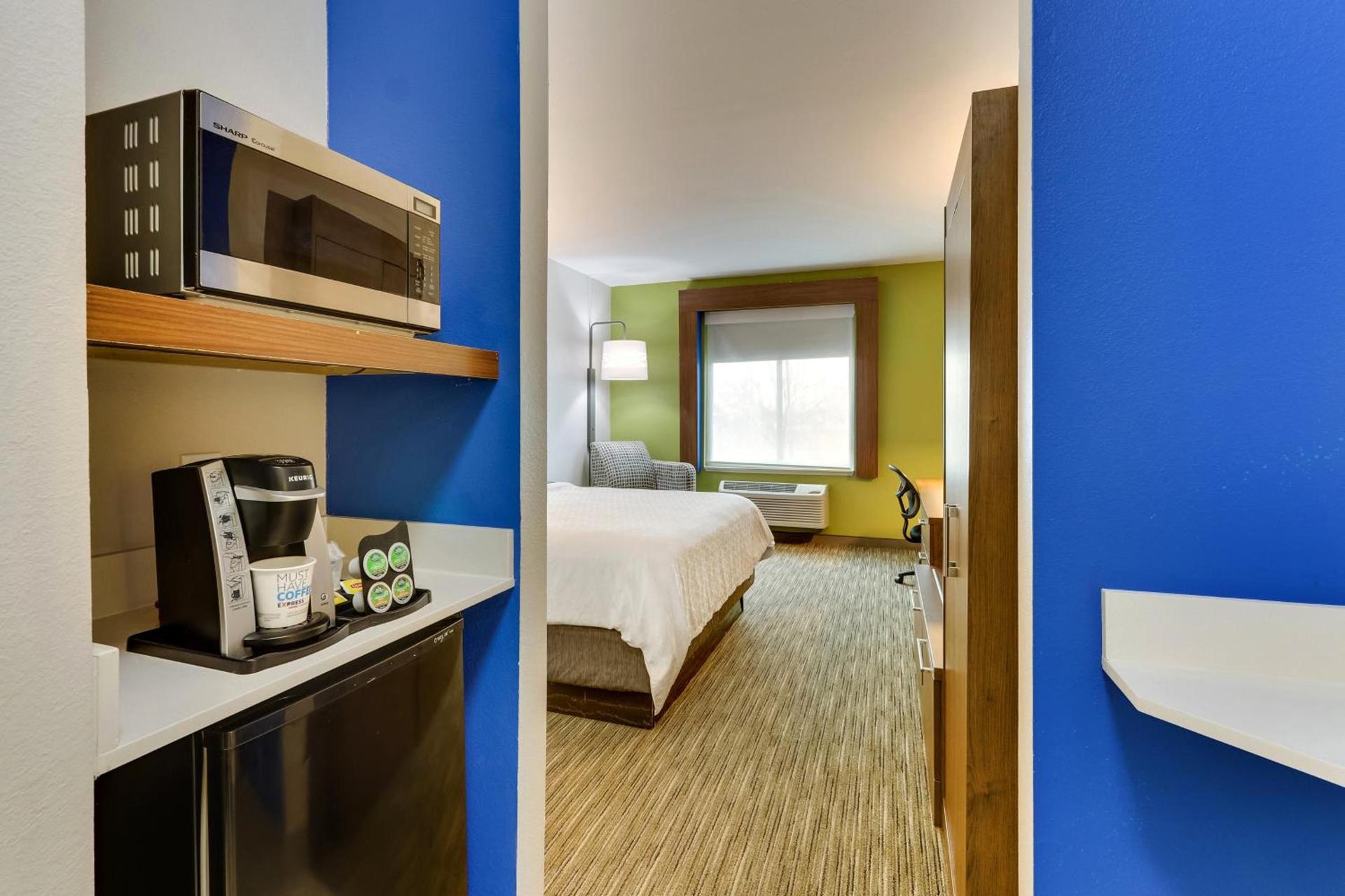 Holiday Inn Express & Suites Waxahachie by IHG photo 51
