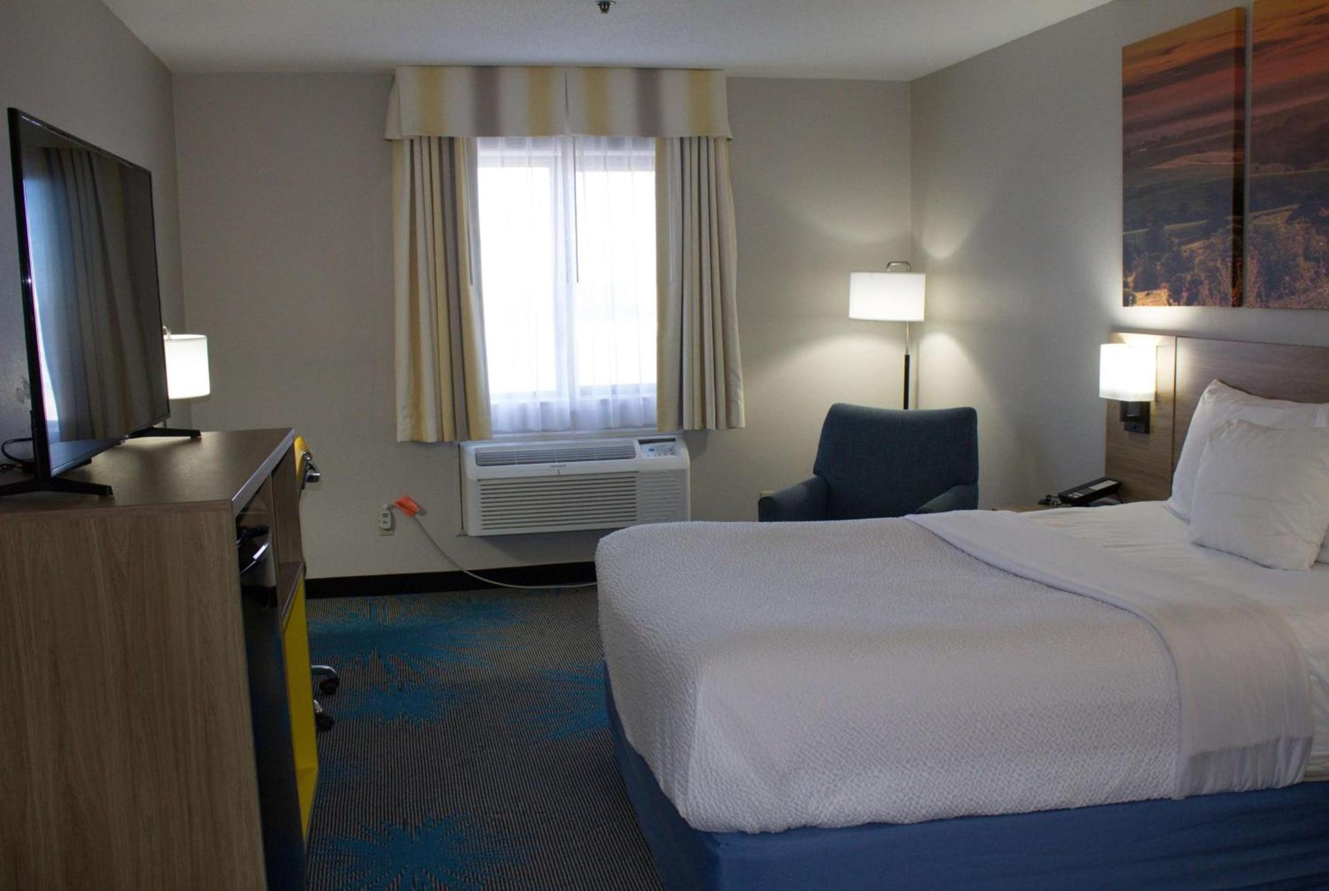 Days Inn by Wyndham Colby photo 10