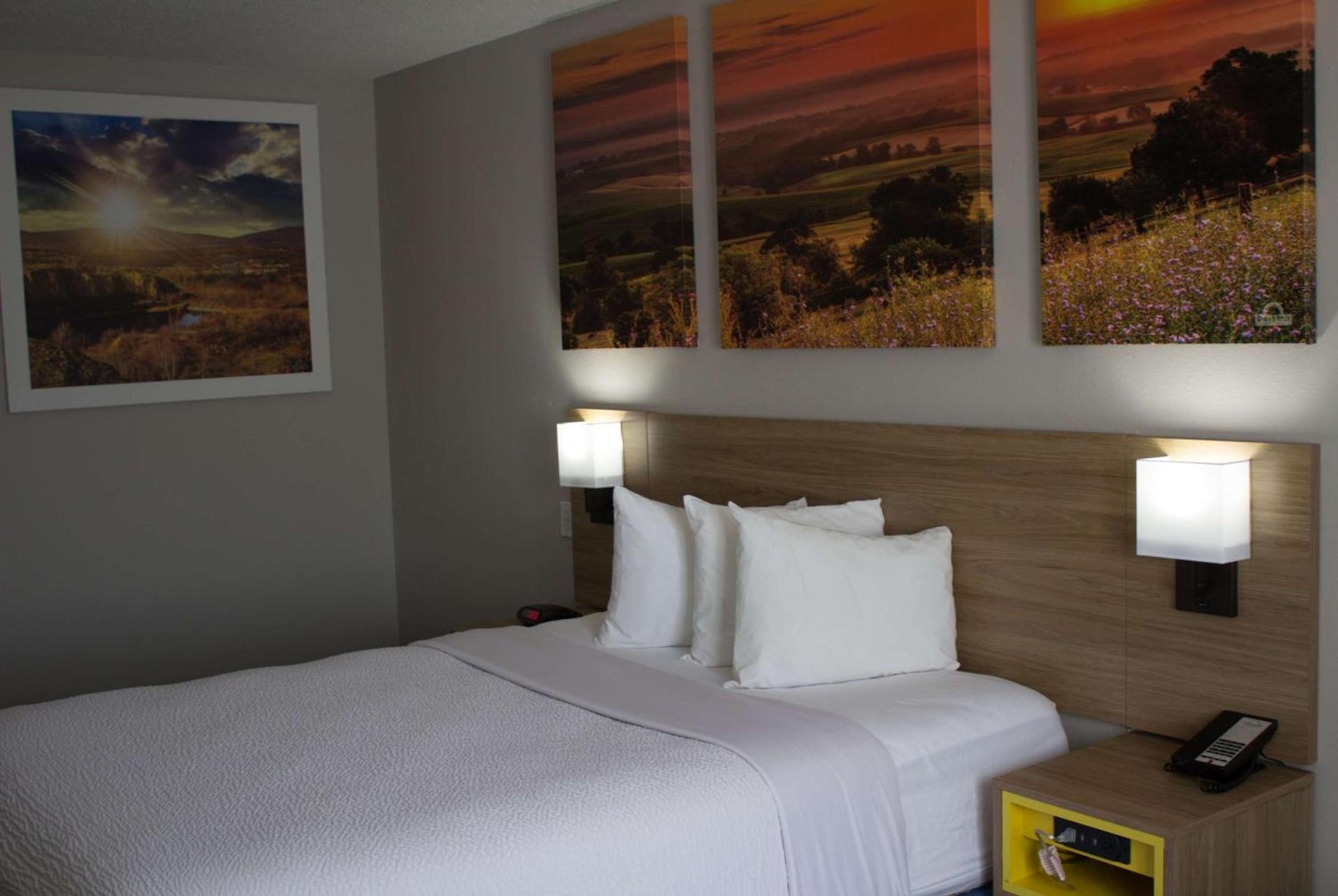 Days Inn by Wyndham Colby photo 11