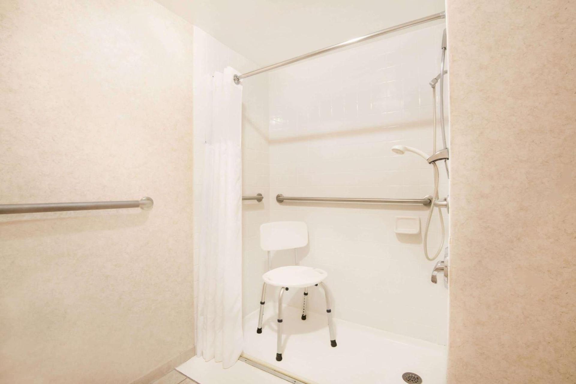 Travelodge by Wyndham Pueblo photo 3