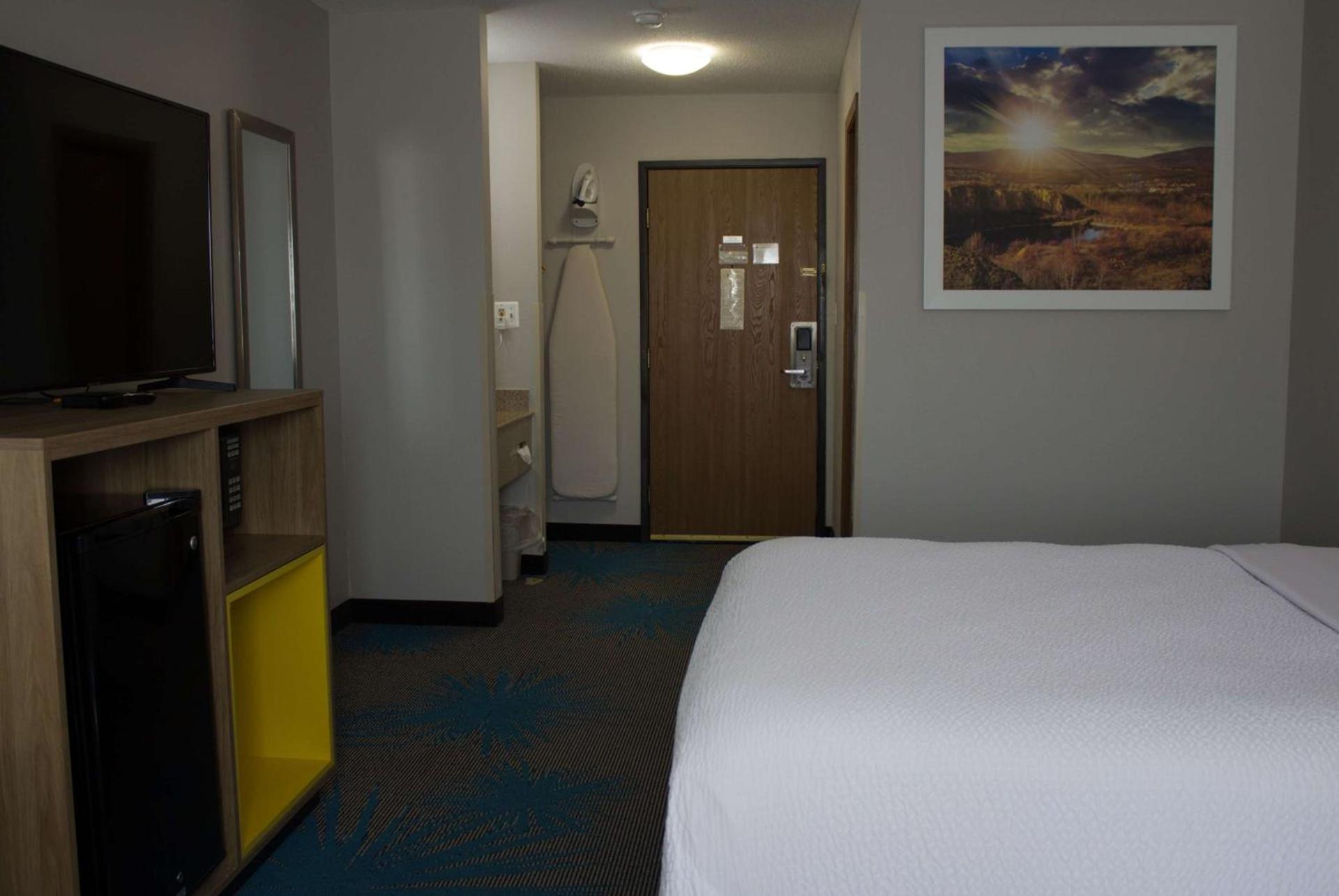 Days Inn by Wyndham Colby photo 12