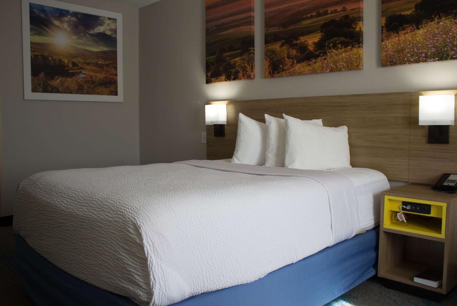 Days Inn by Wyndham Colby photo 13