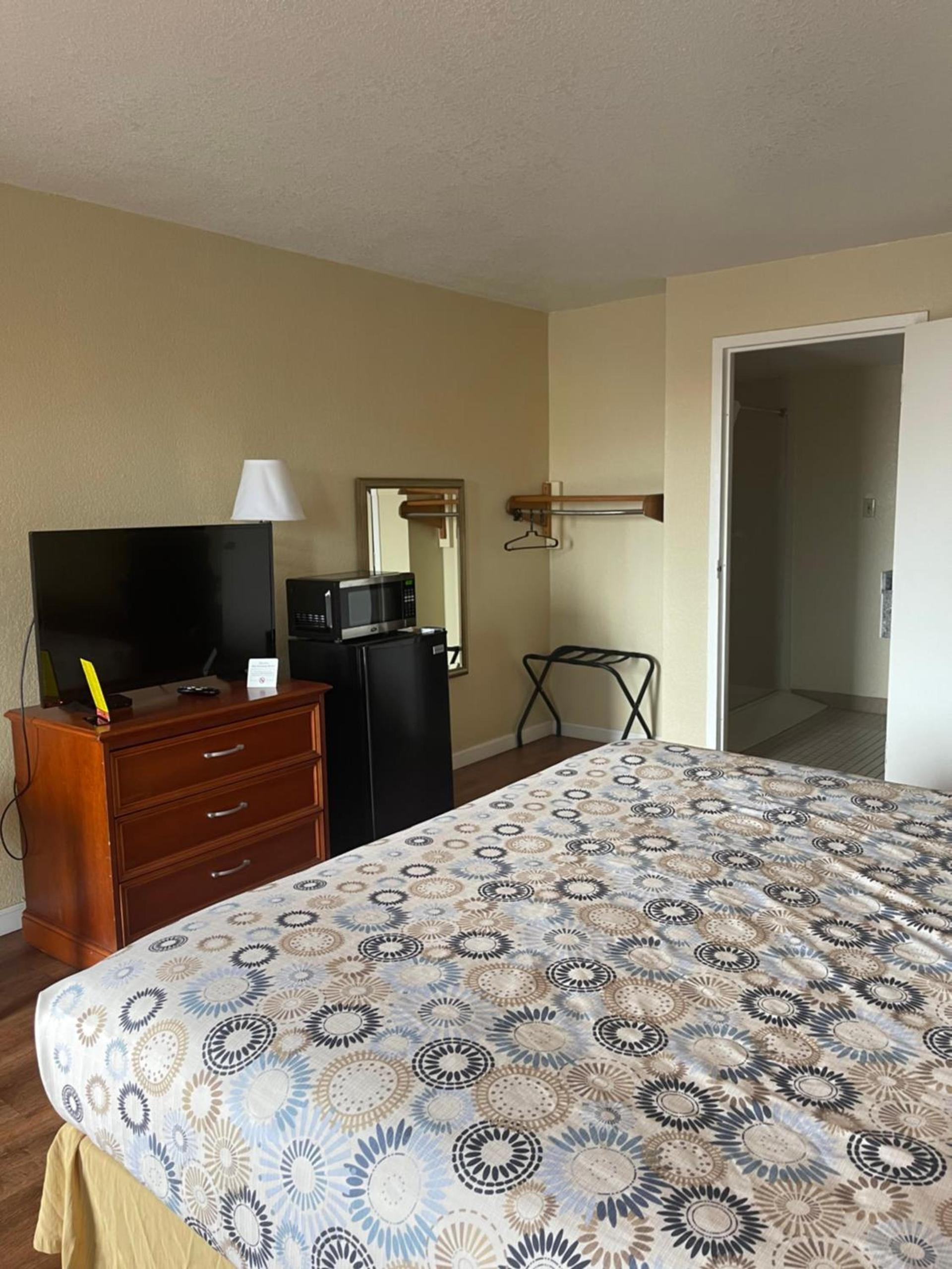 Hole Inn the Wall Hotel - Fort Walton Beach - Sunset Plaza - nearby Beaches & Hurlburt photo 42
