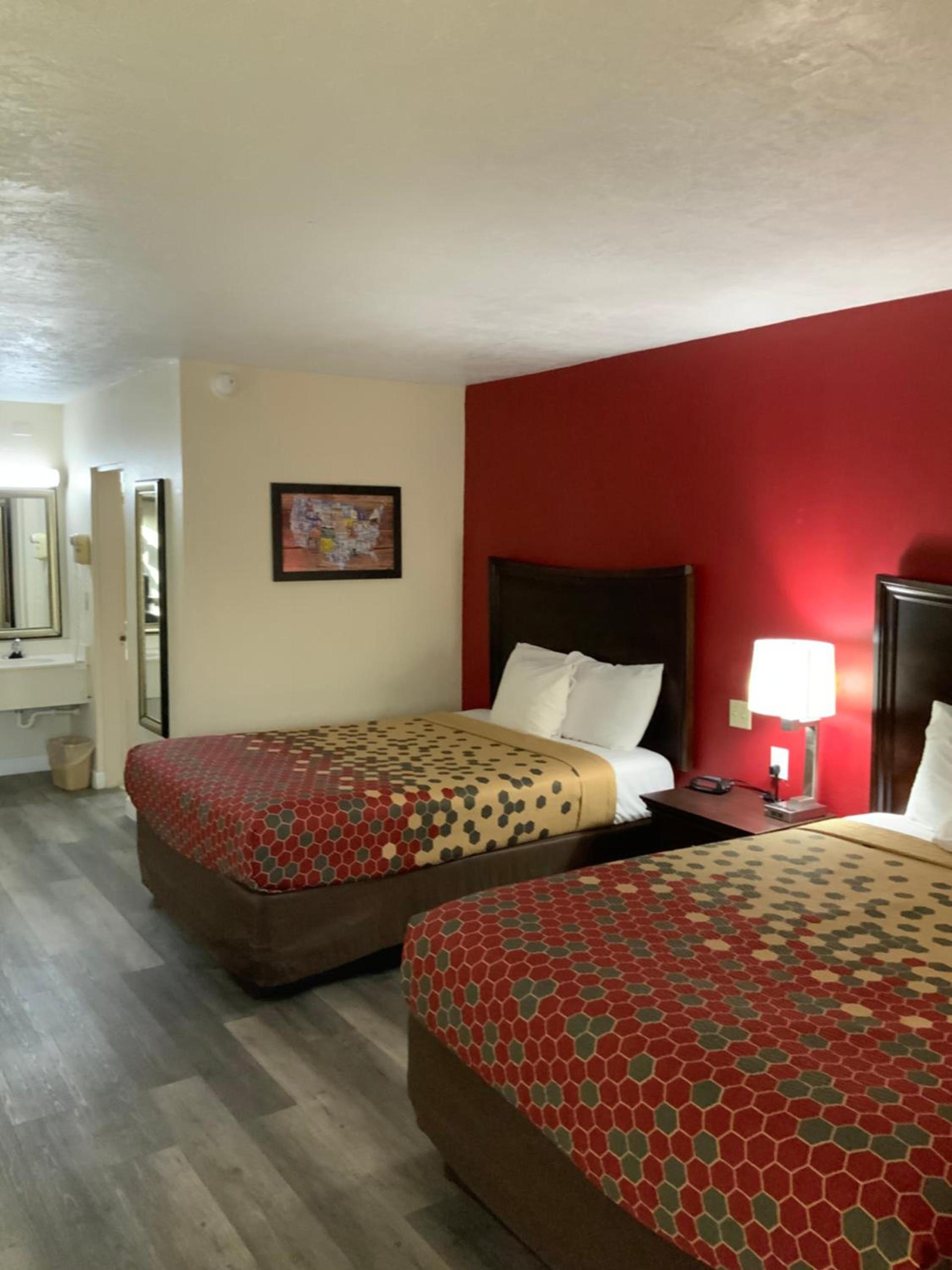 Perry Inn & Suites National Fairground I 75 photo 30