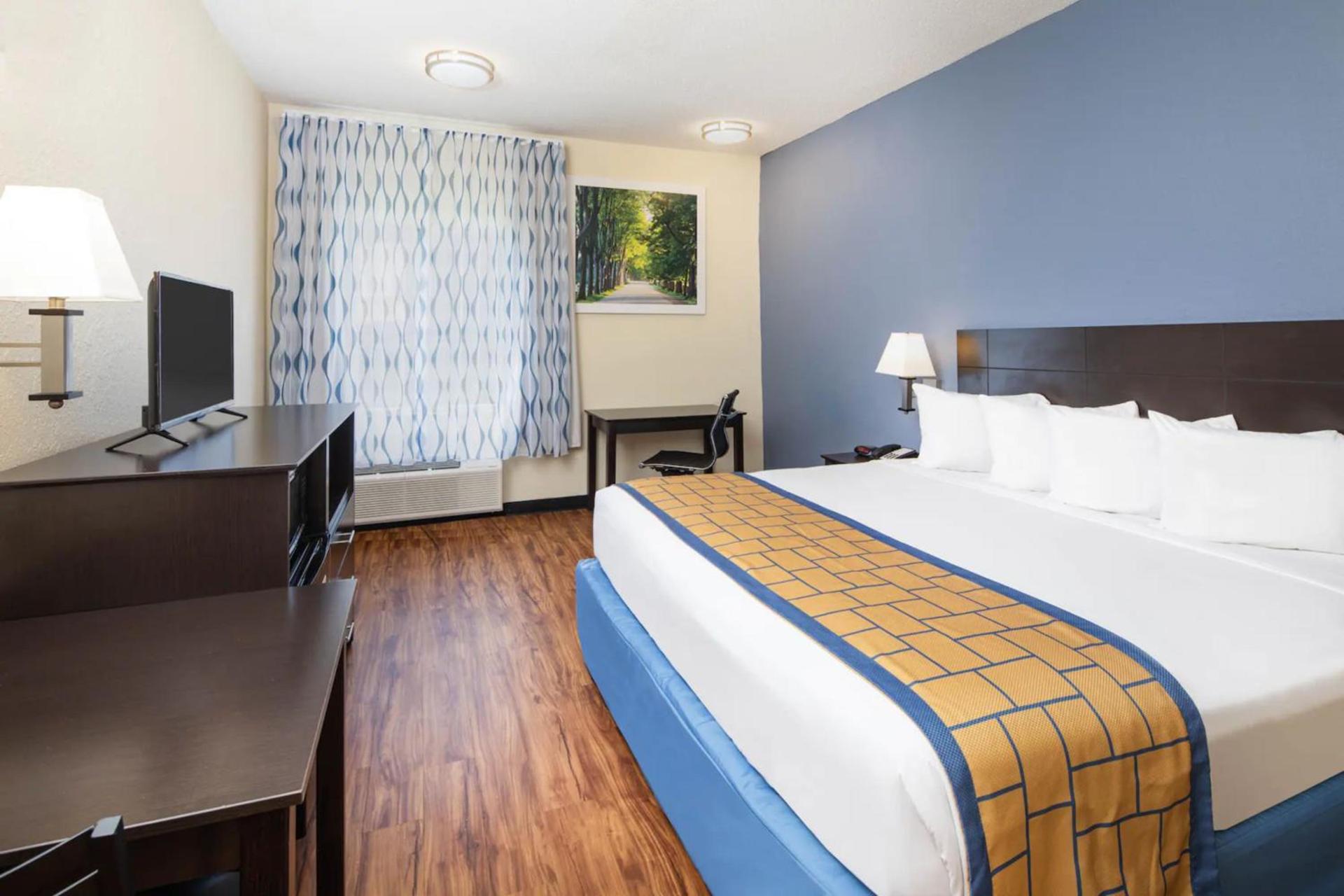 Days Inn by Wyndham Macon I-75 North photo 5