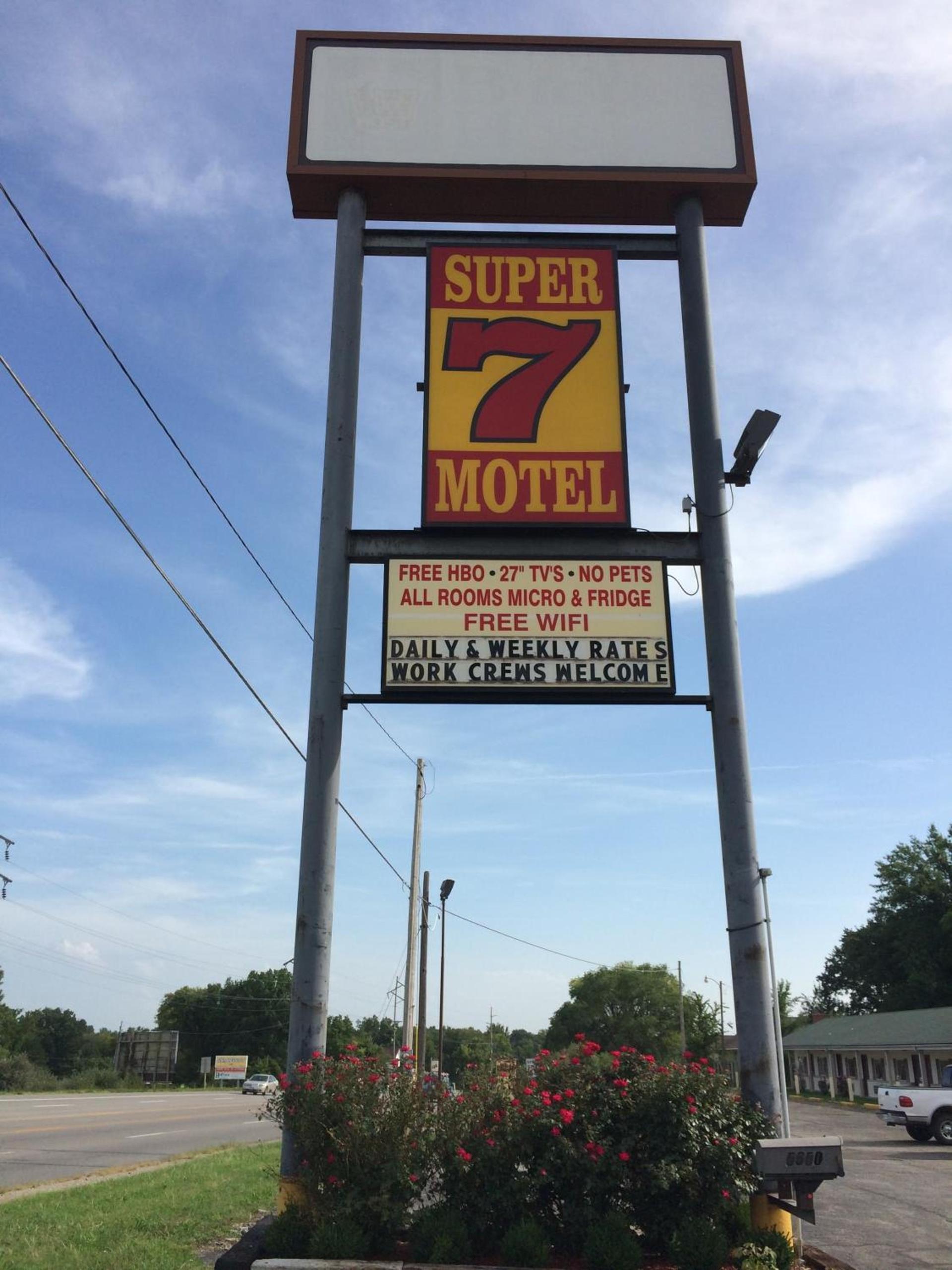 Super 7 Motel photo 22