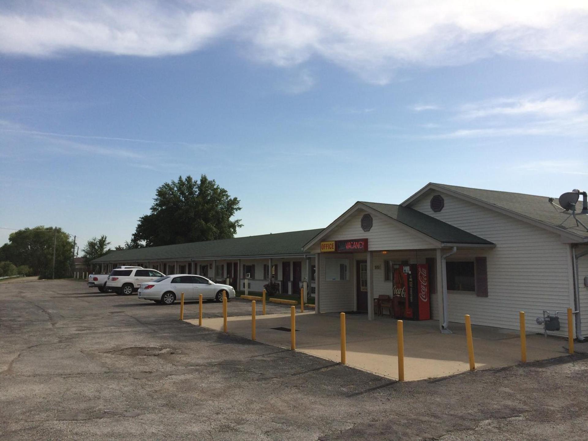 Super 7 Motel photo 23