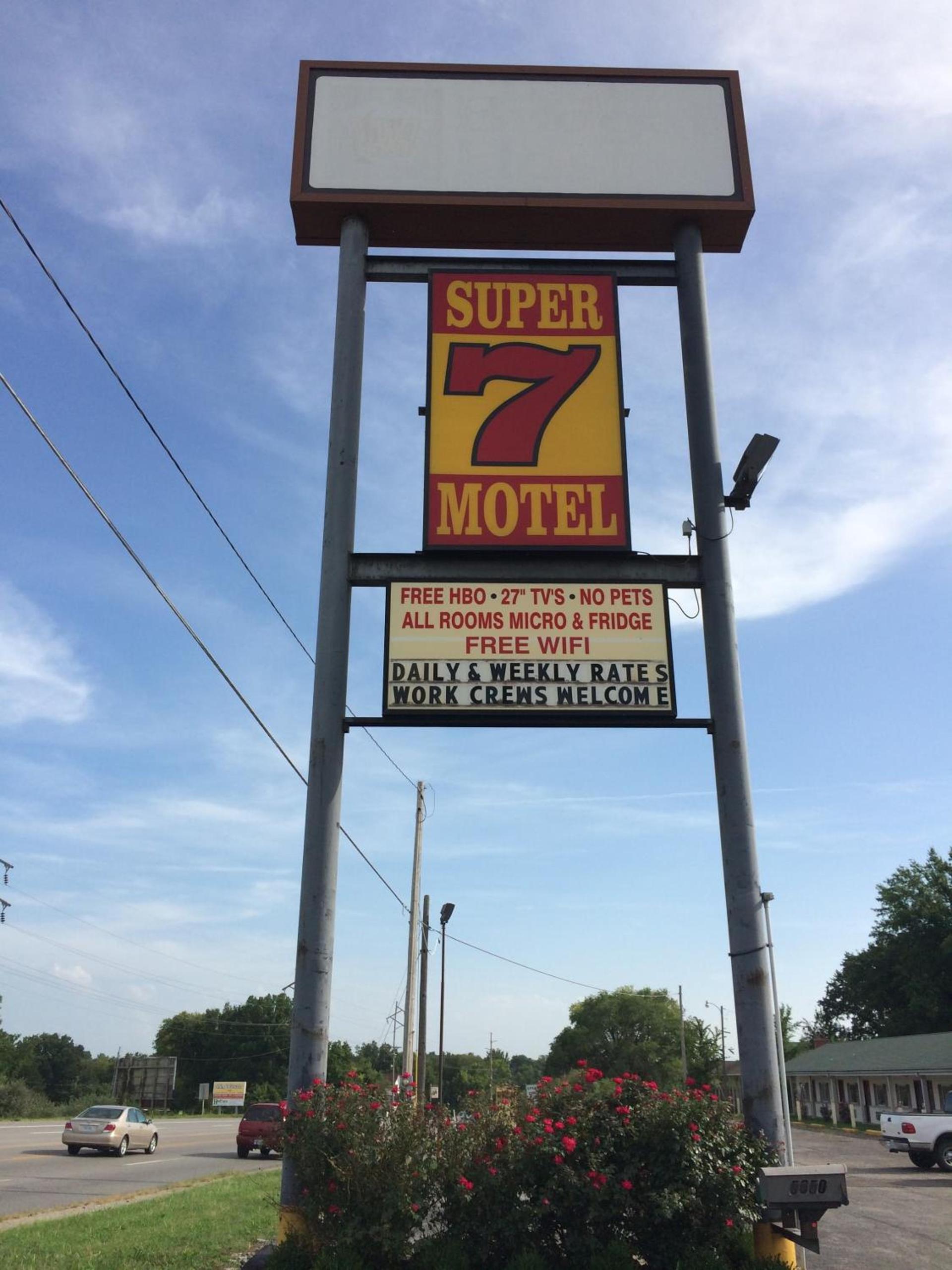 Super 7 Motel photo 17