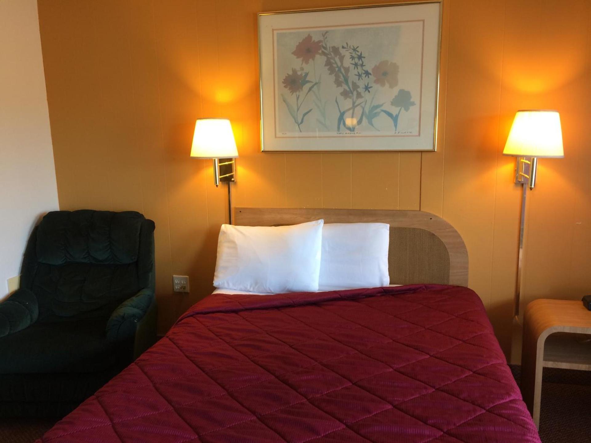 Super 7 Motel photo 7