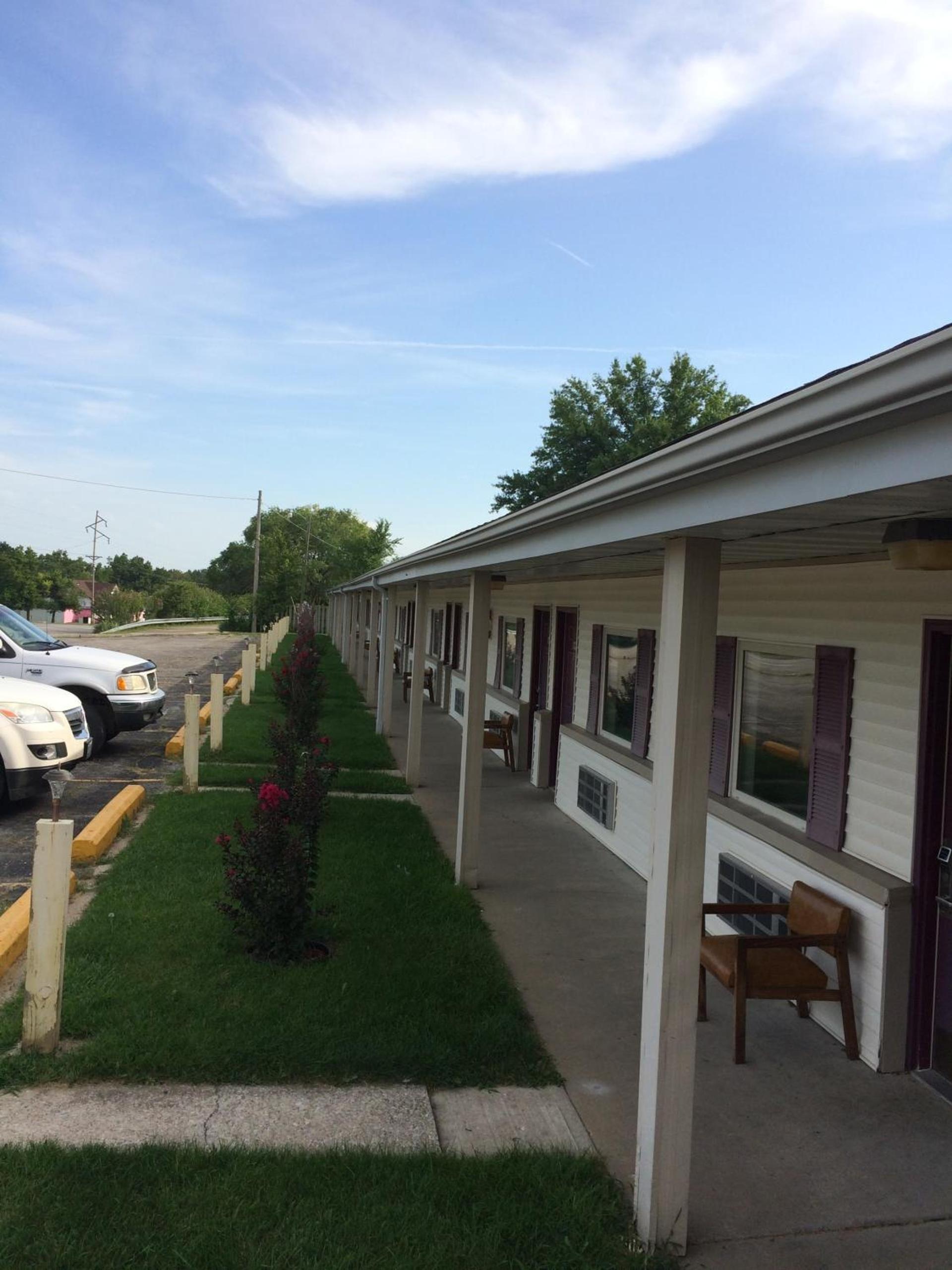 Super 7 Motel photo 30