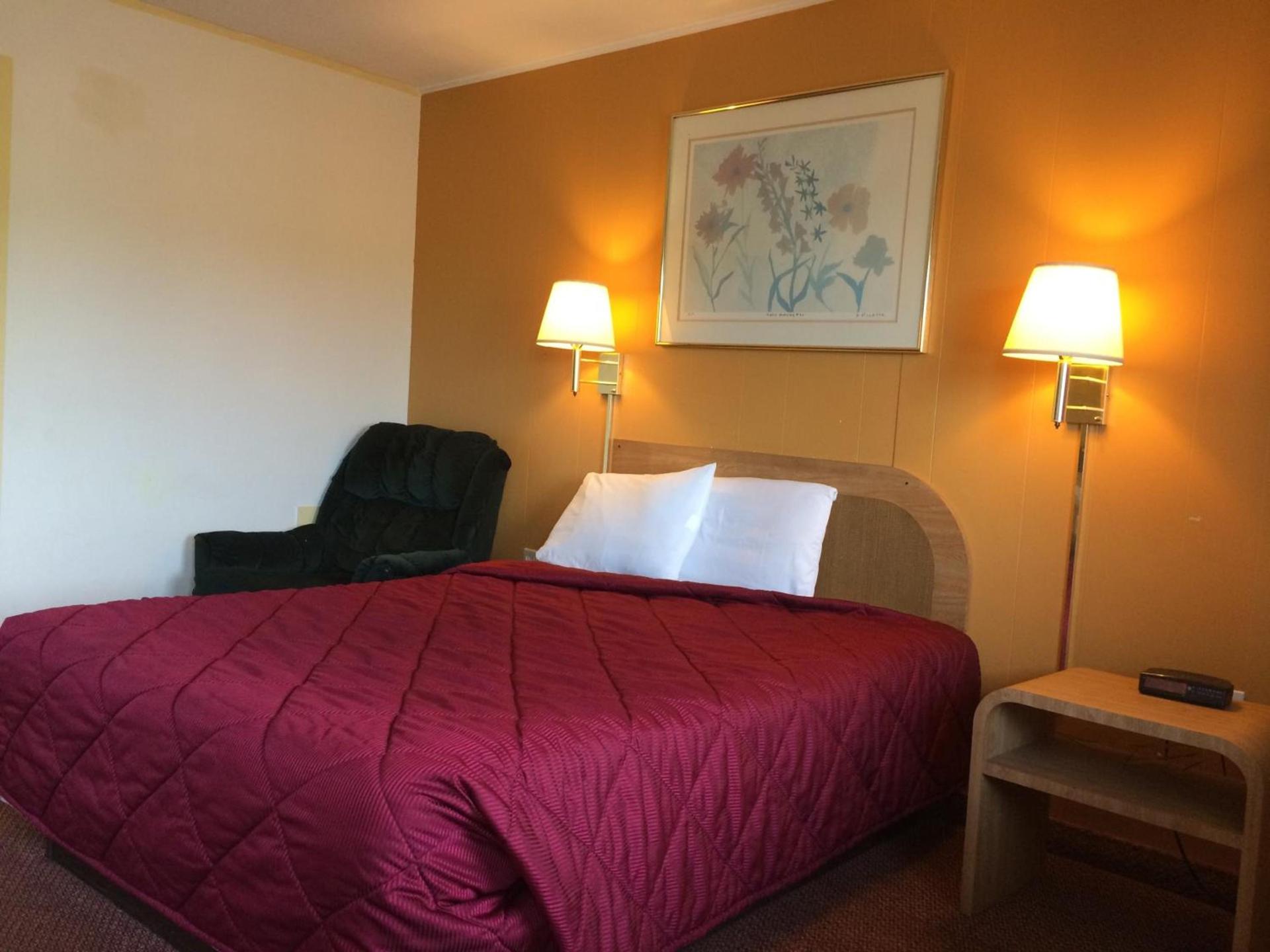 Super 7 Motel photo 9