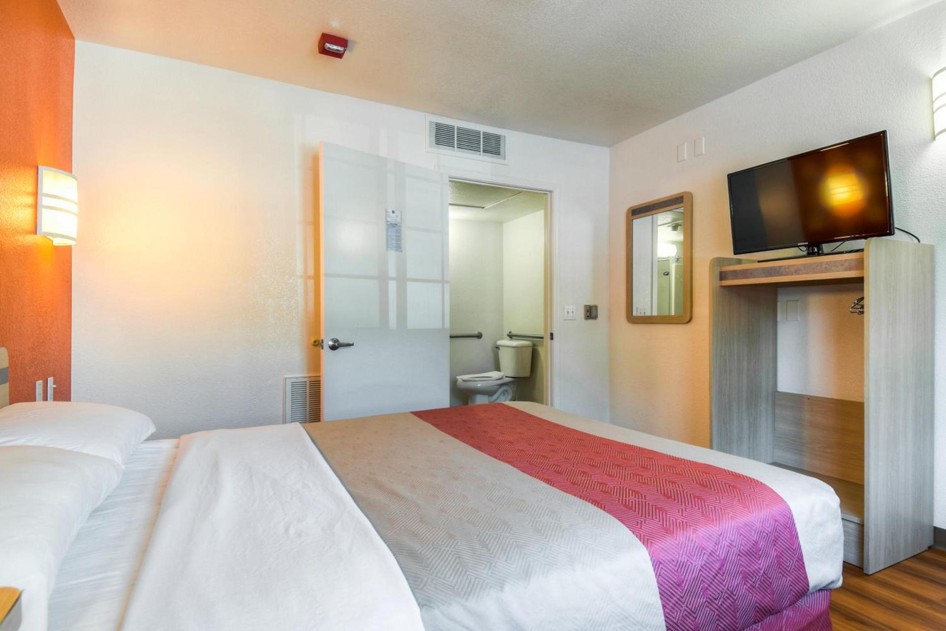 Motel 6-Pomona, CA - Los Angeles photo 11