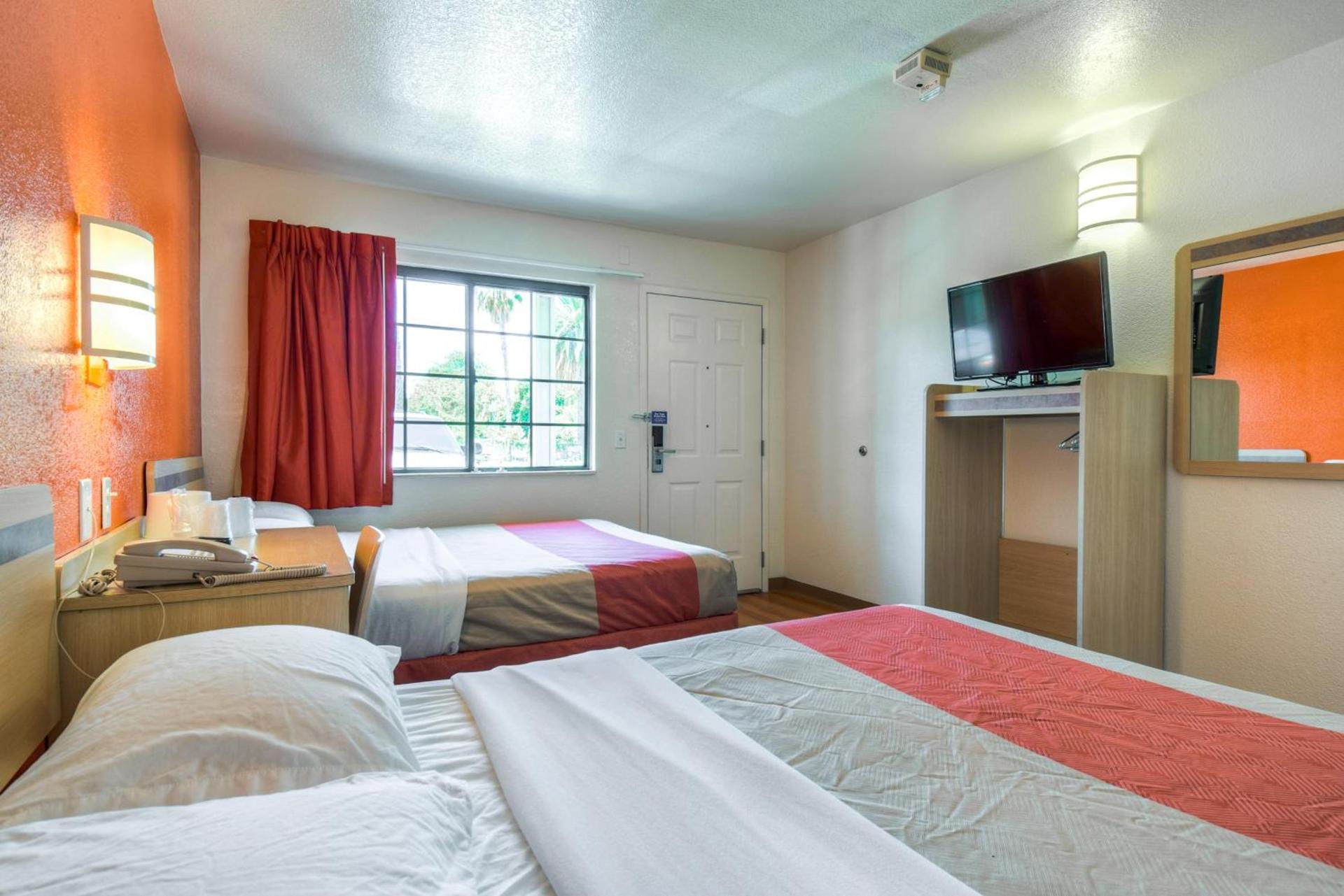 Motel 6-Pomona, CA - Los Angeles photo 12