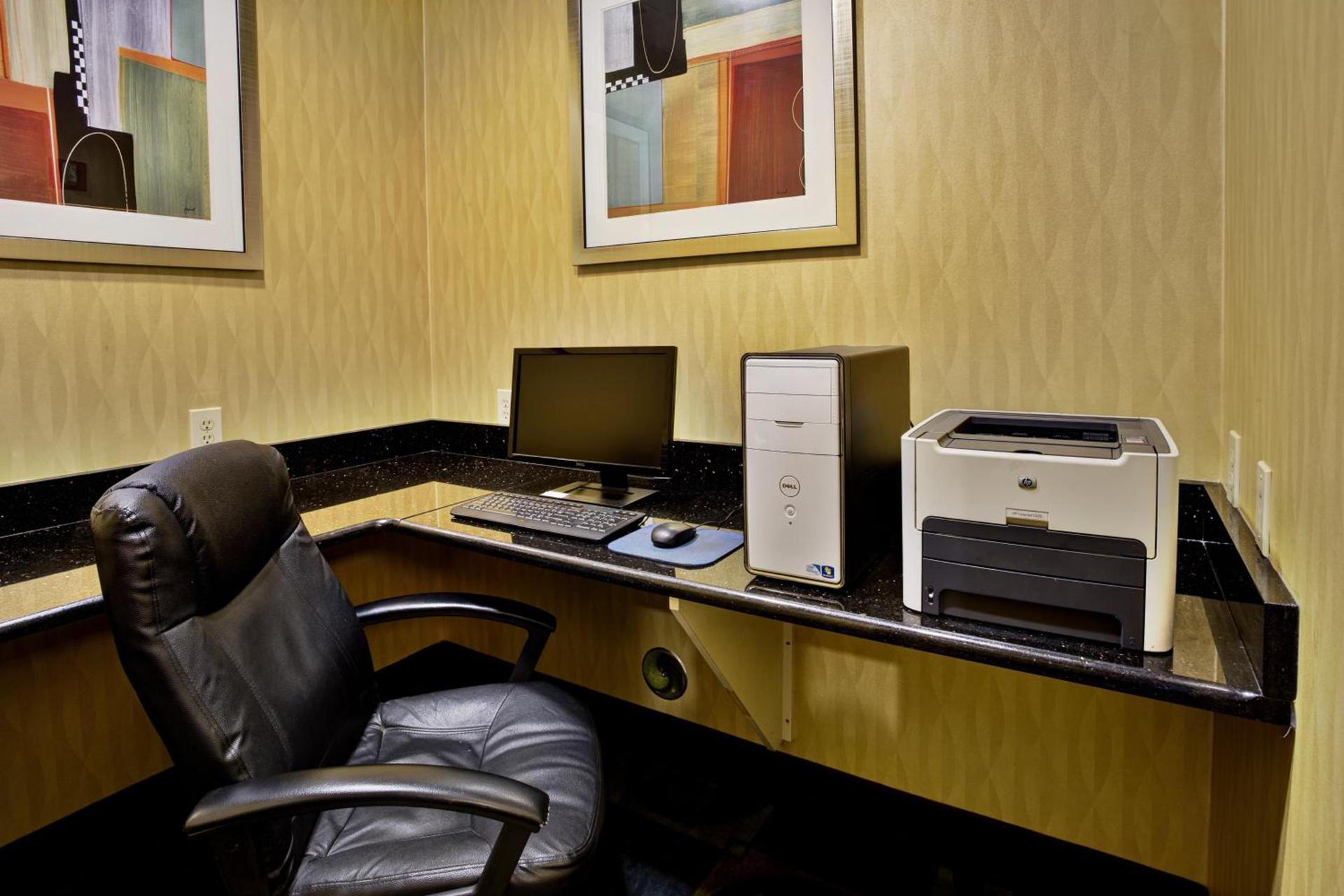 Holiday Inn Express Hotel & Suites Woodhaven by IHG photo 57