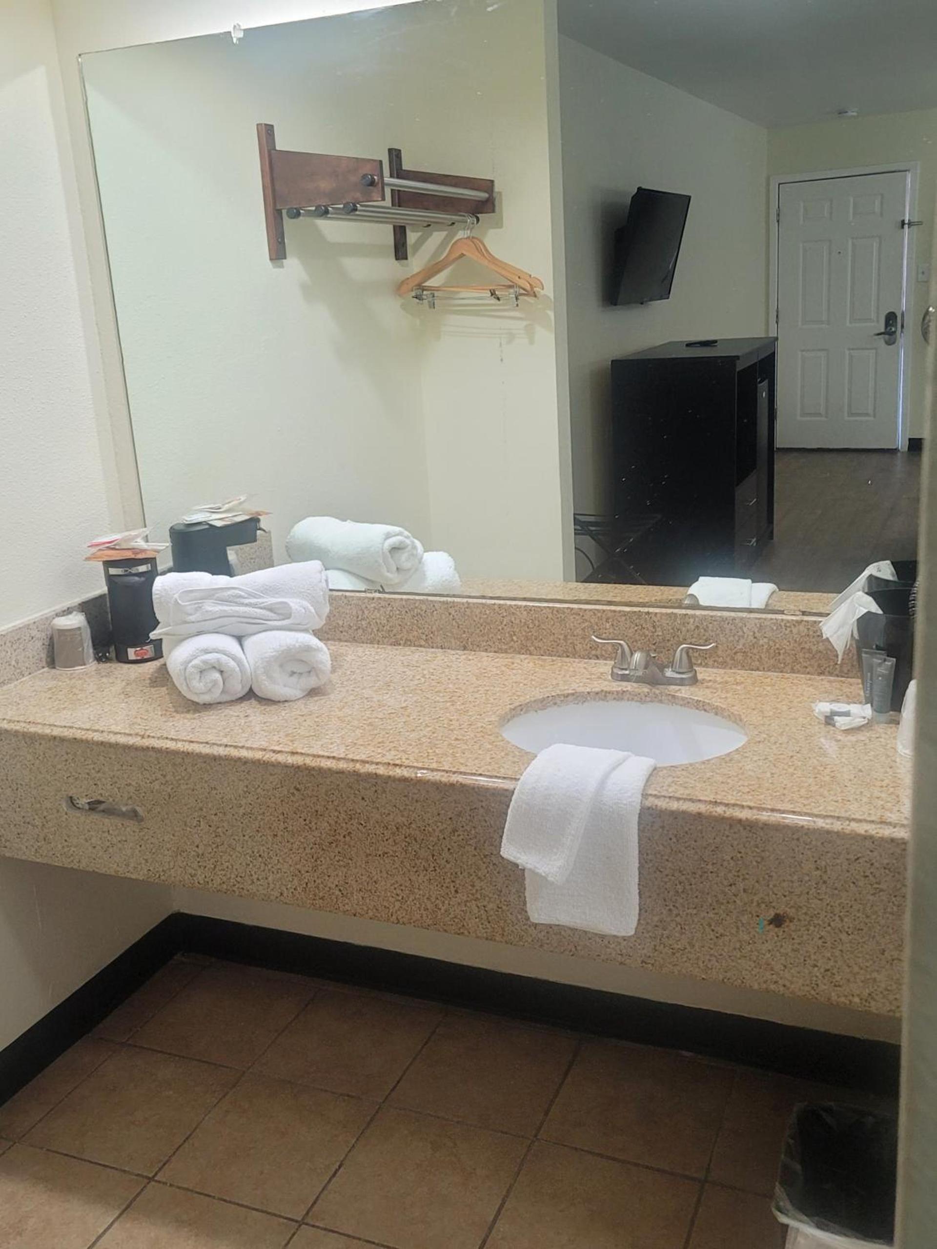 Econo Lodge Inn & Suites Downtown San Antonio Riverwalk Area photo 21