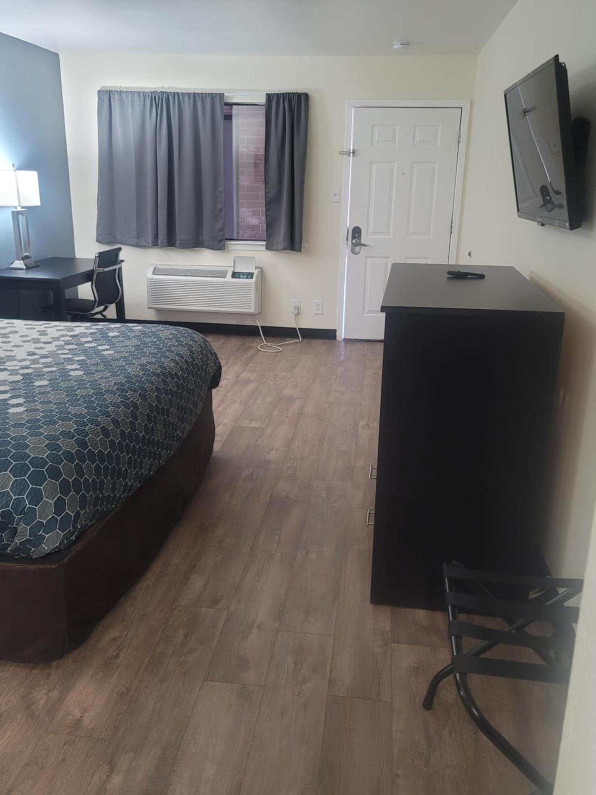 Econo Lodge Inn & Suites Downtown San Antonio Riverwalk Area photo 26