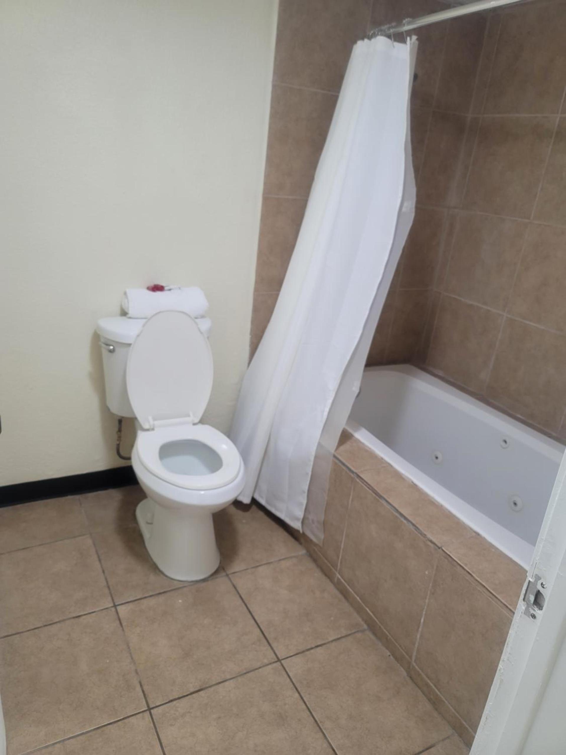 Econo Lodge Inn & Suites Downtown San Antonio Riverwalk Area photo 29