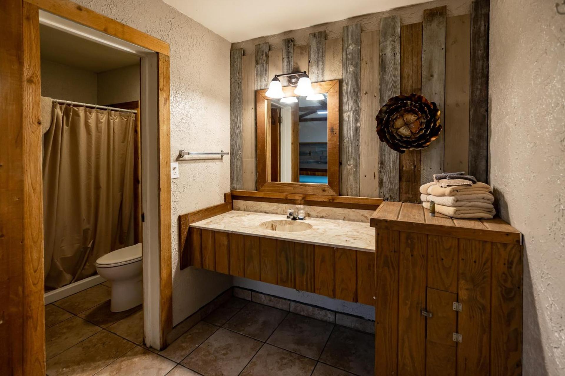 The Historic Leakey Inn photo 7