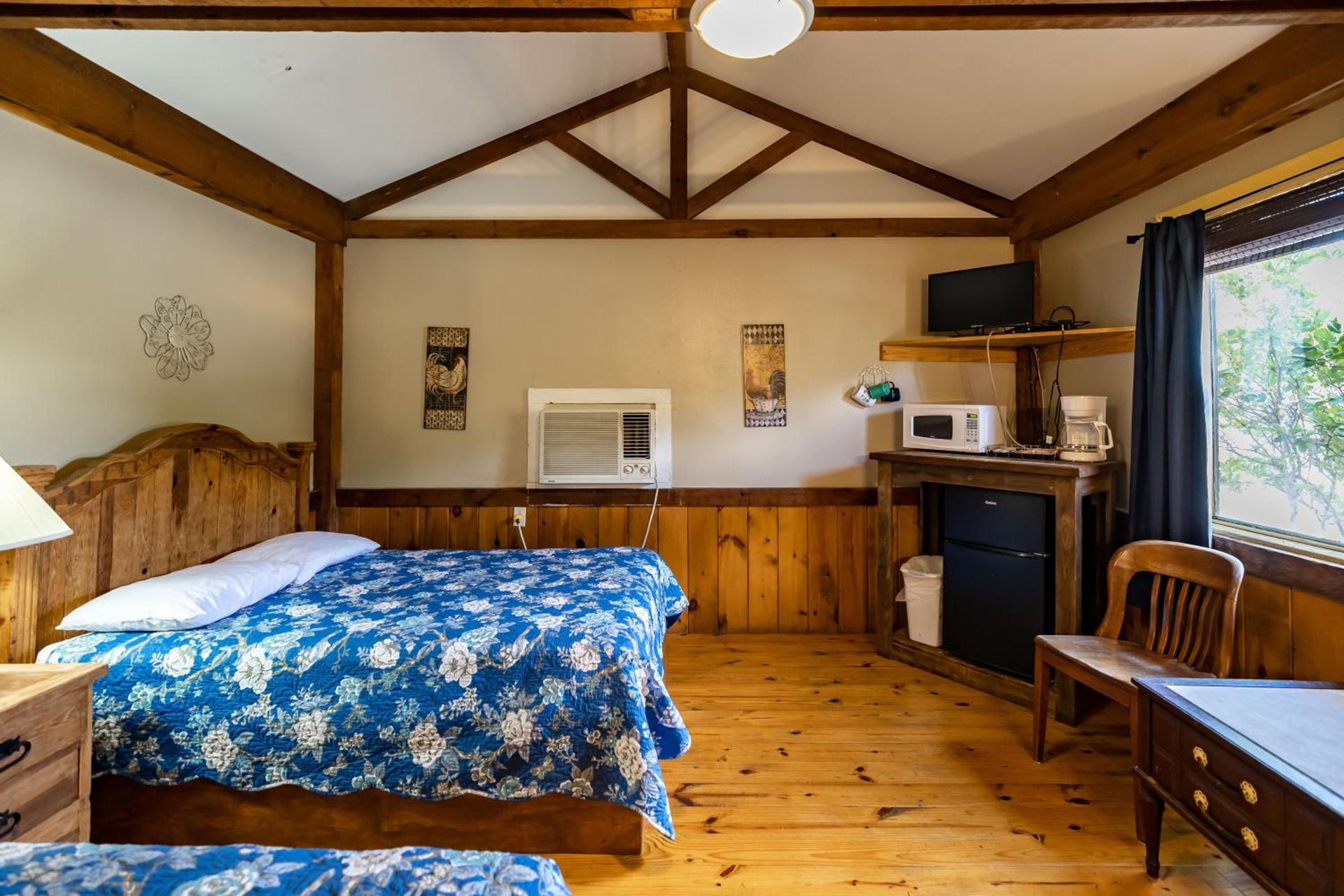 The Historic Leakey Inn photo 62