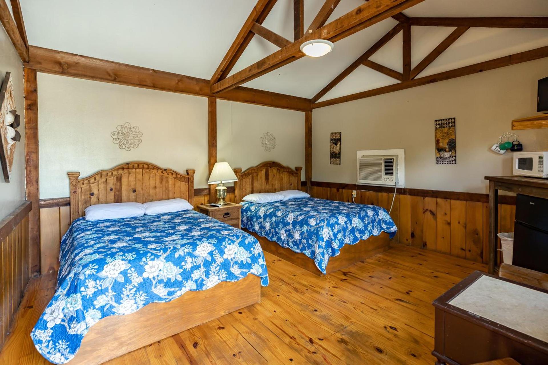 The Historic Leakey Inn photo 61