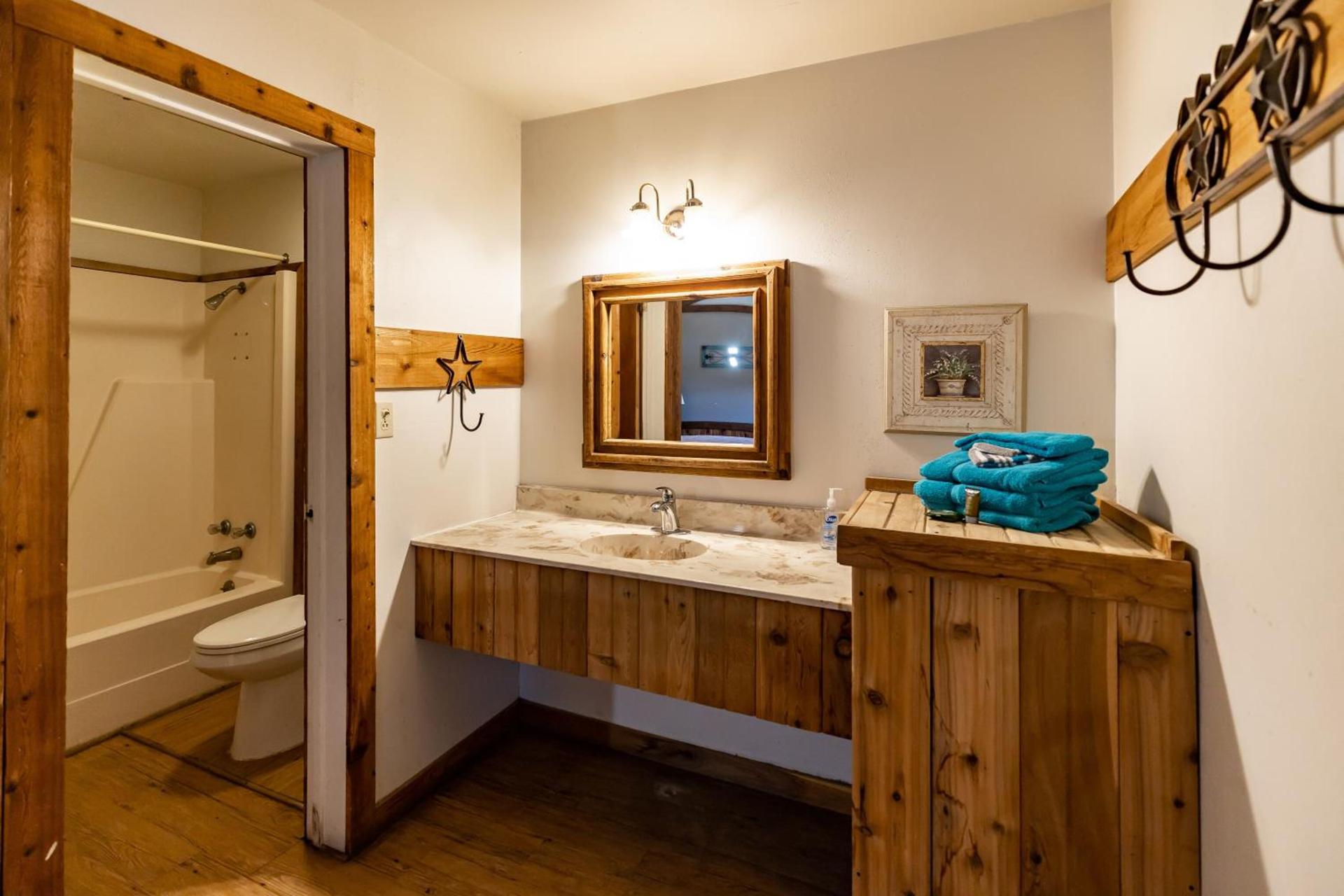 The Historic Leakey Inn photo 66