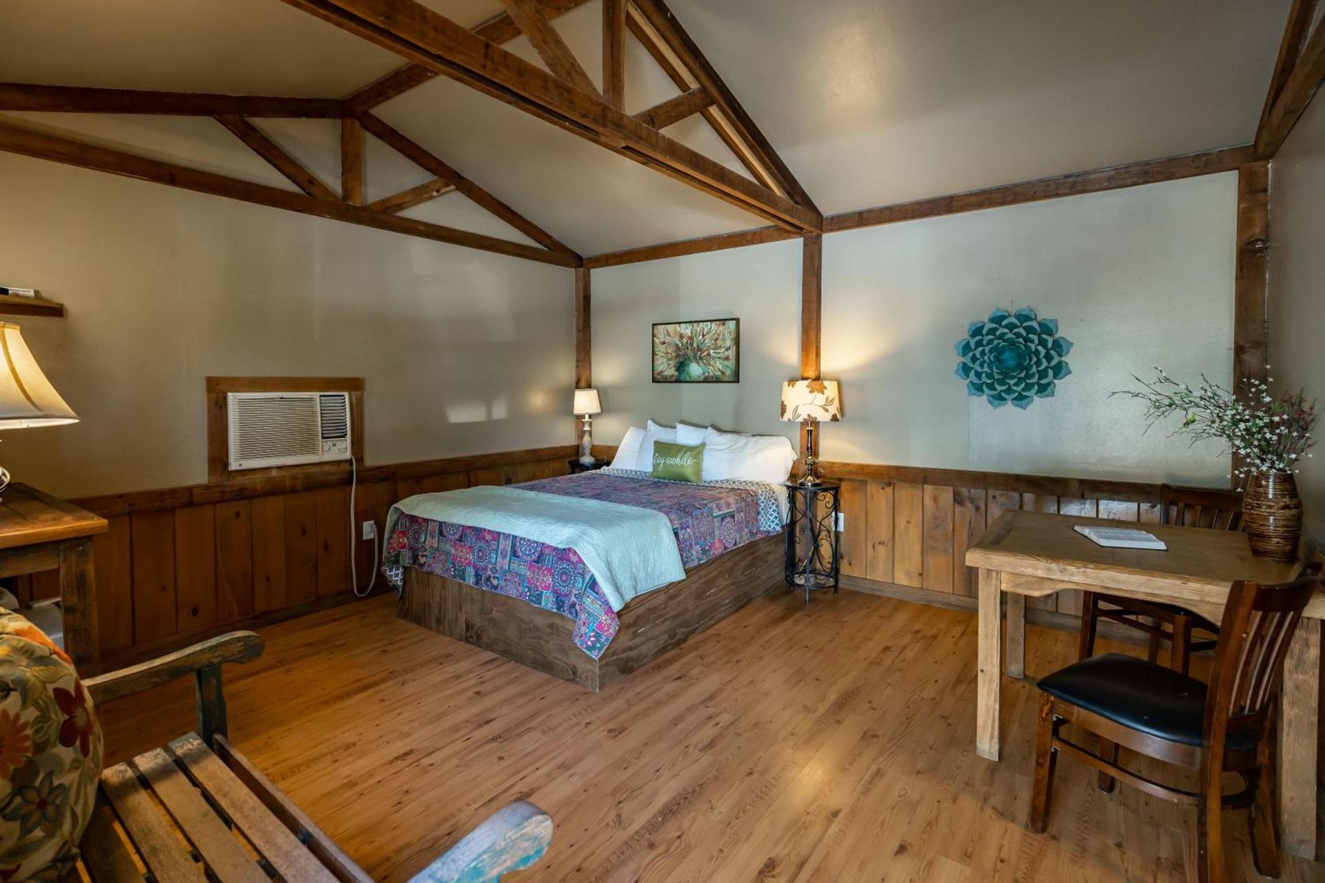 The Historic Leakey Inn photo 70