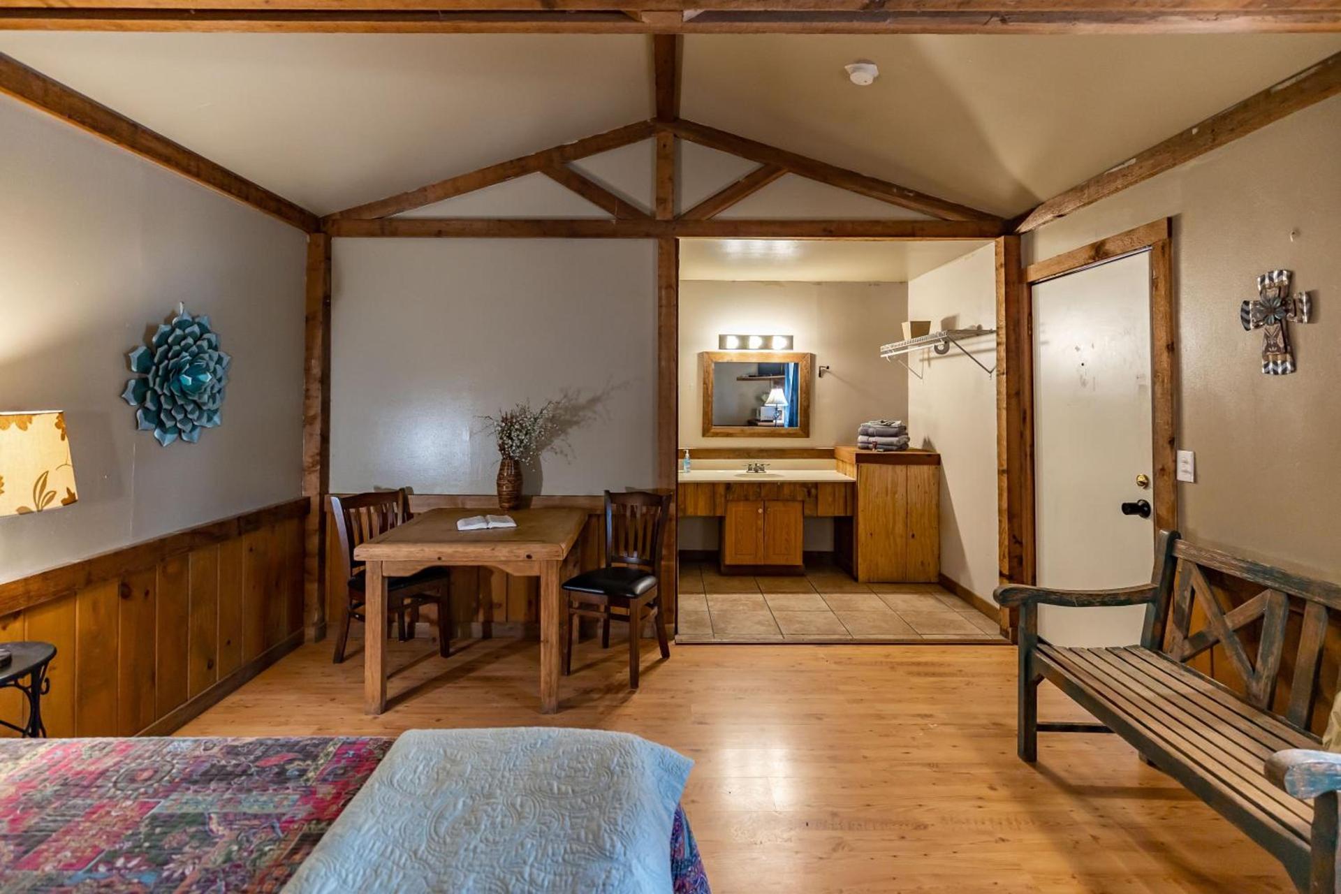 The Historic Leakey Inn photo 69