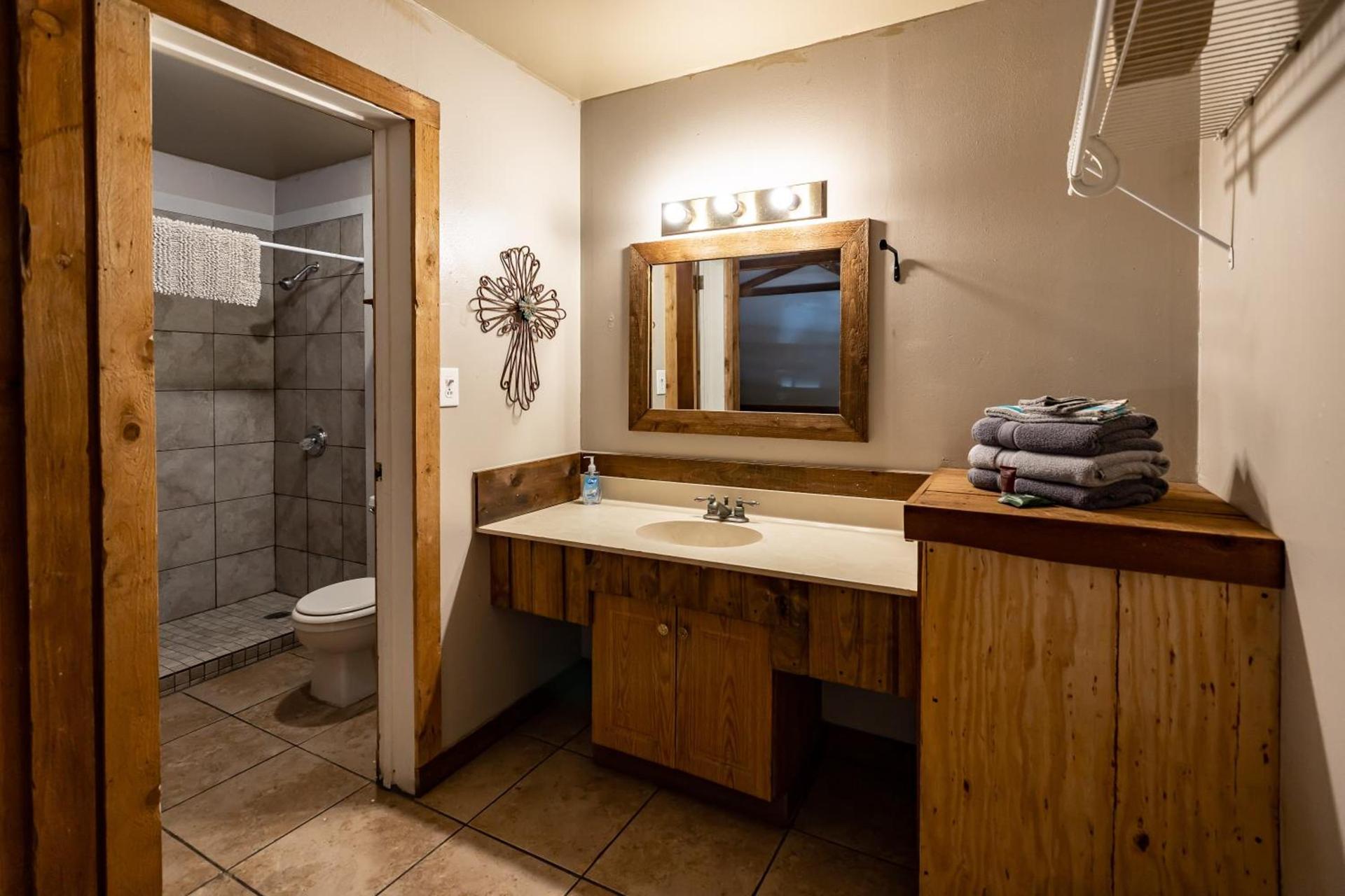 The Historic Leakey Inn photo 67