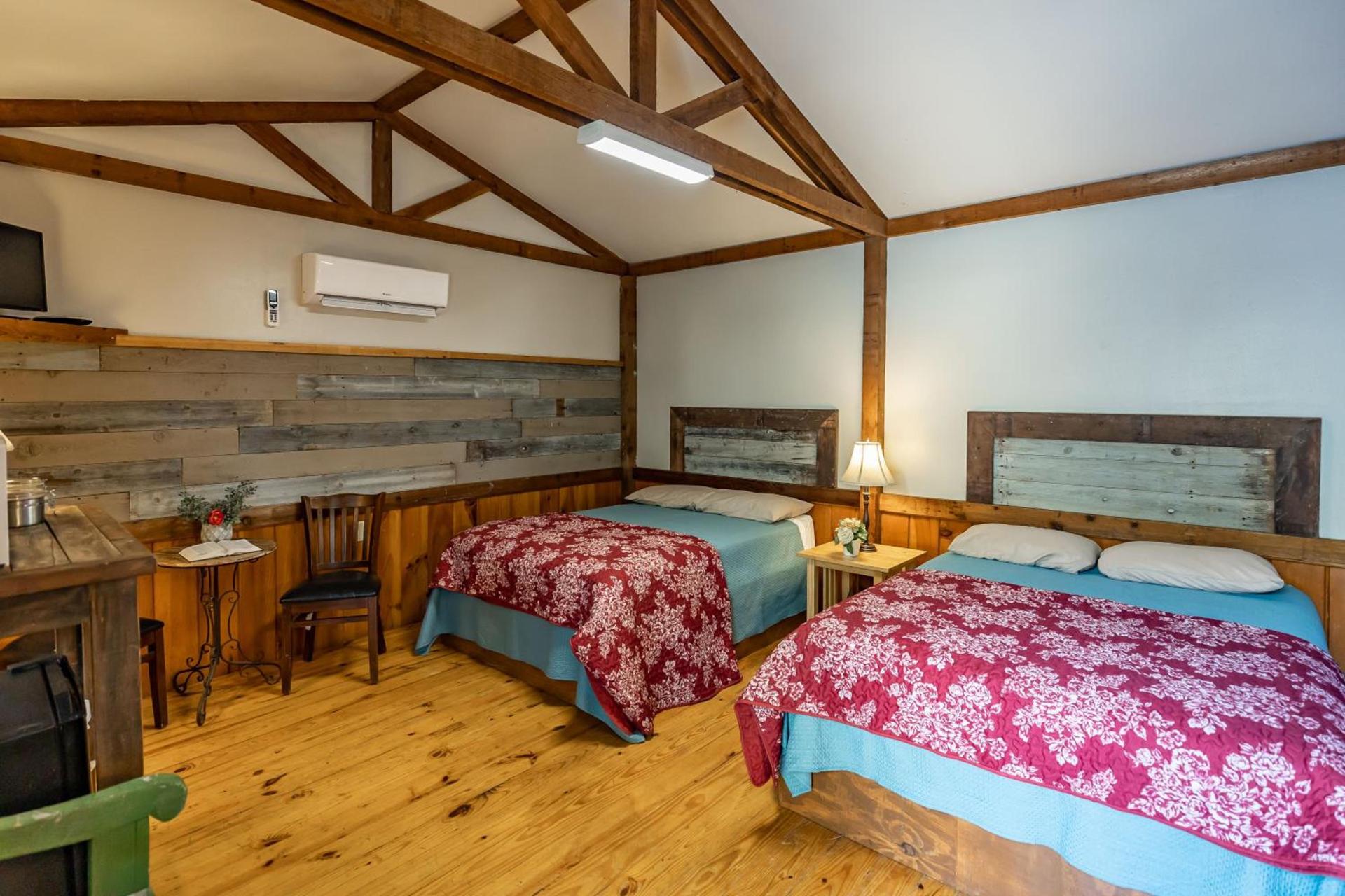 The Historic Leakey Inn photo 72