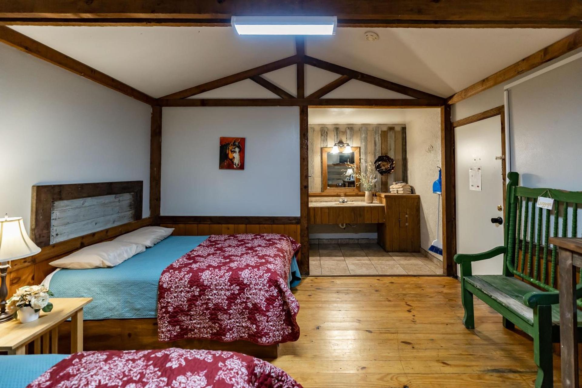 The Historic Leakey Inn photo 74