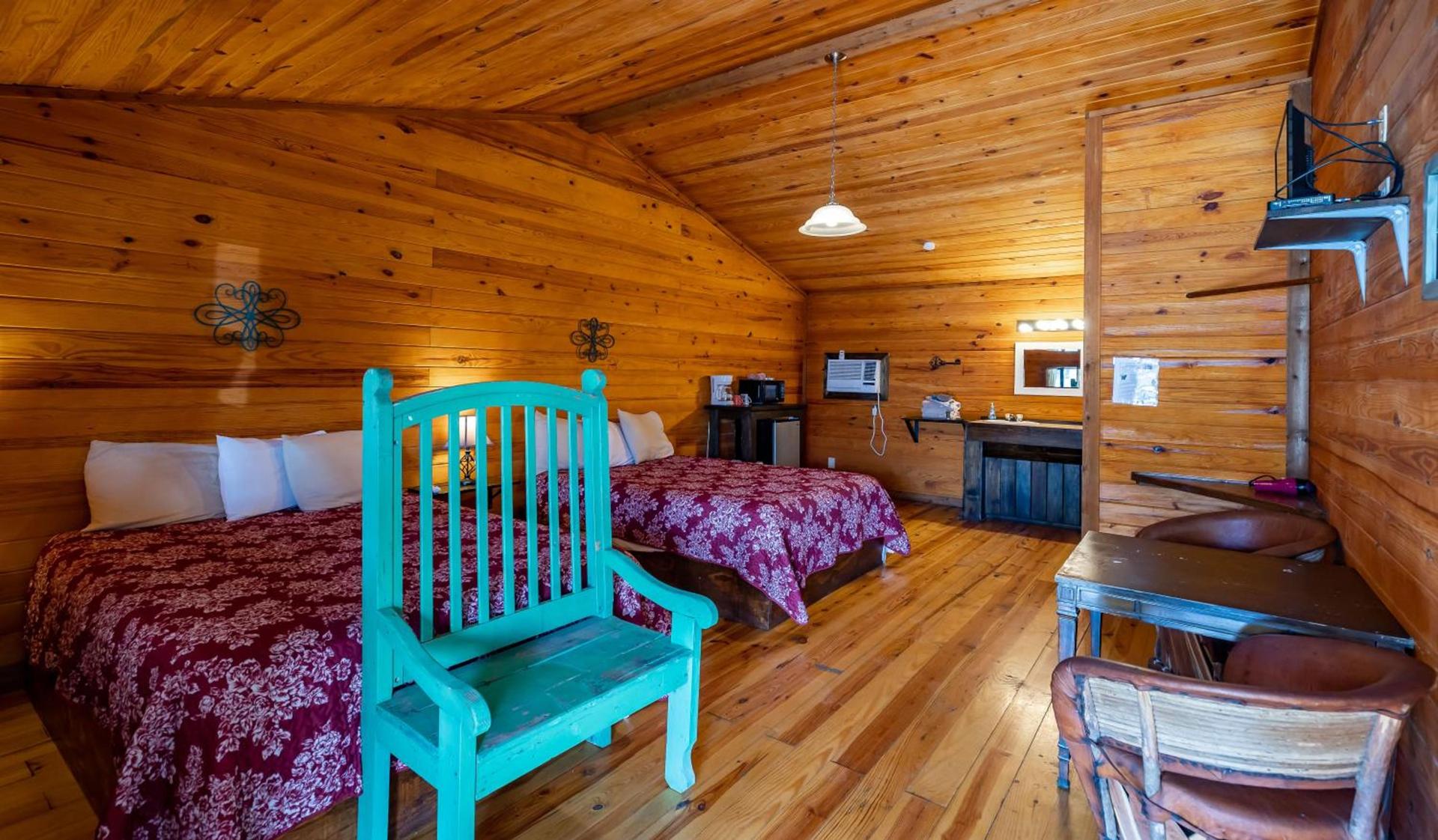 The Historic Leakey Inn photo 87